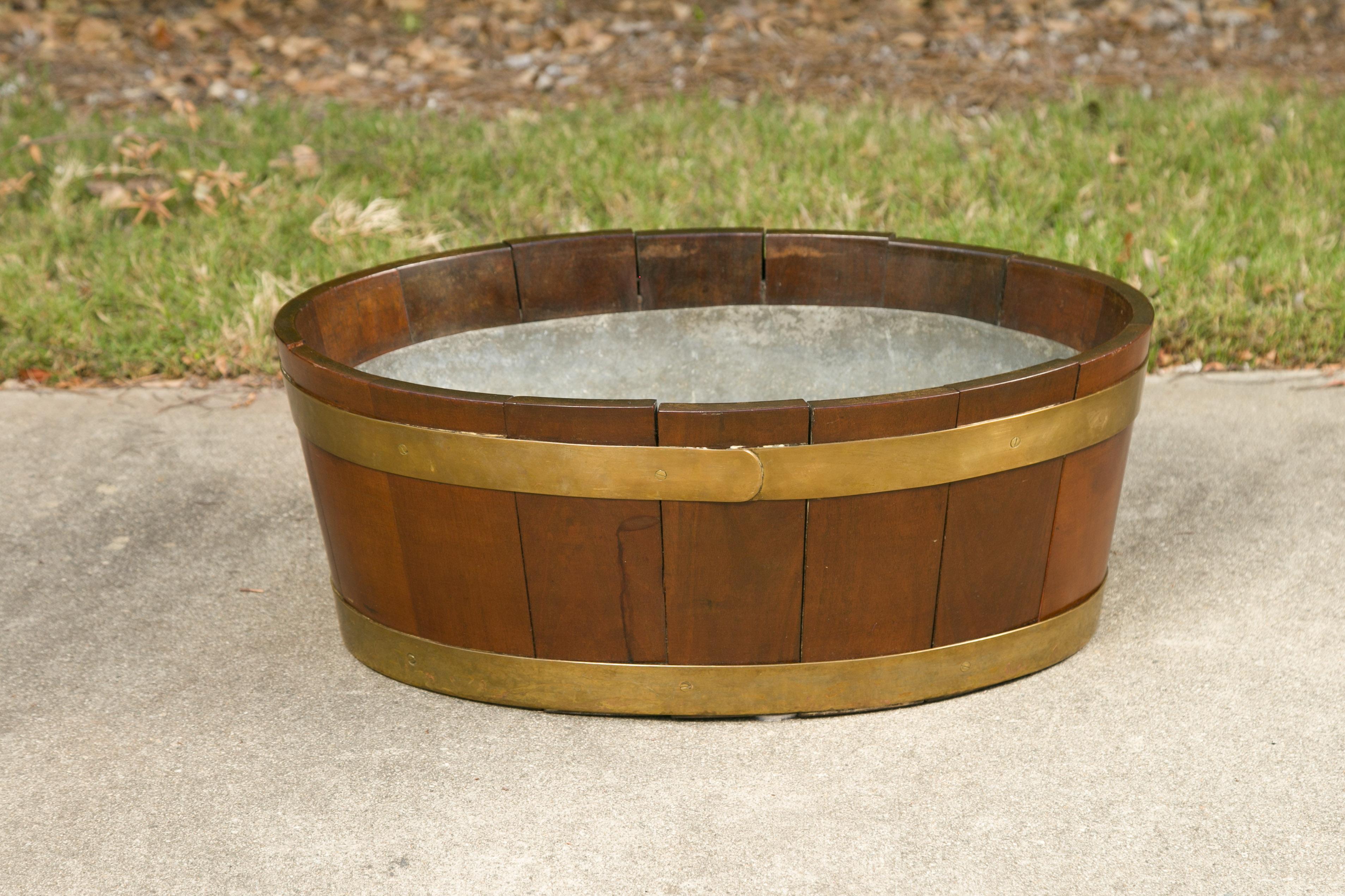 English 1870s Oval Oak Planter or Wine Cooler with Brass Braces and Liner For Sale 4