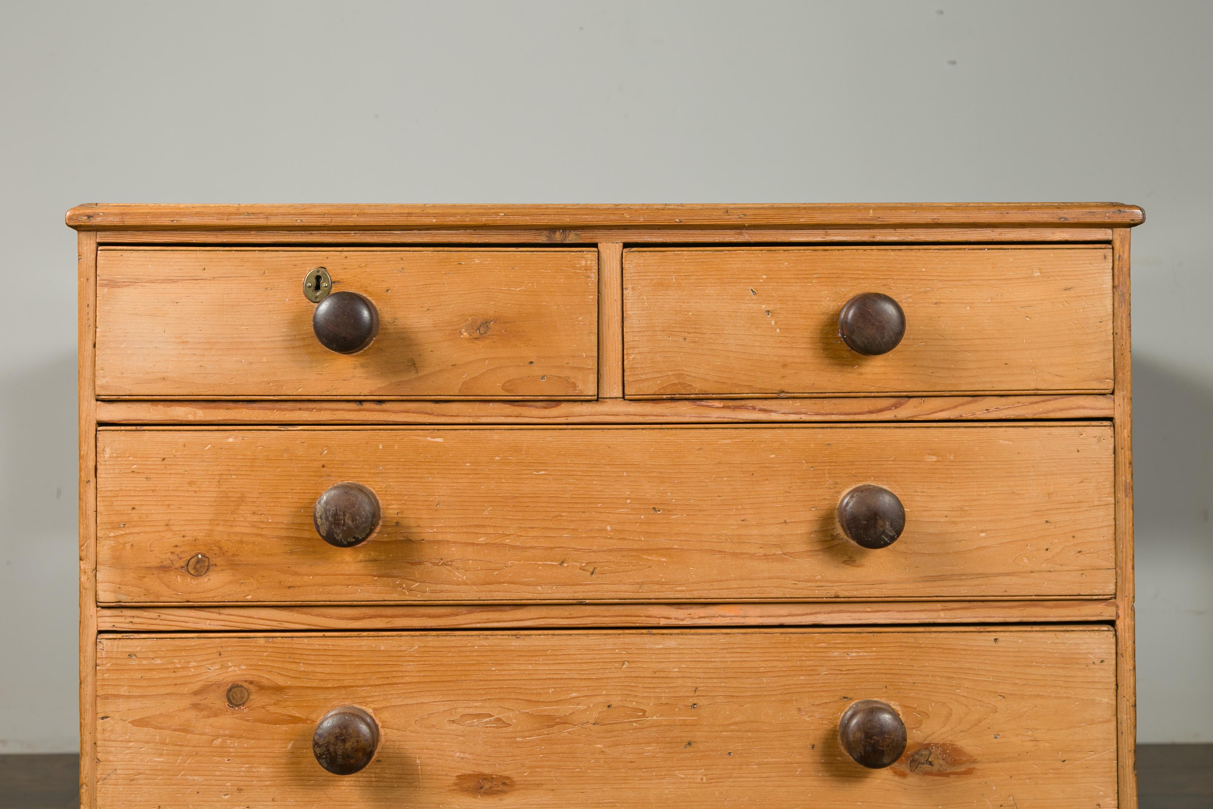 English 1870s Pine Five-Drawer Chest with Valanced Apron and Wooden Pulls 6