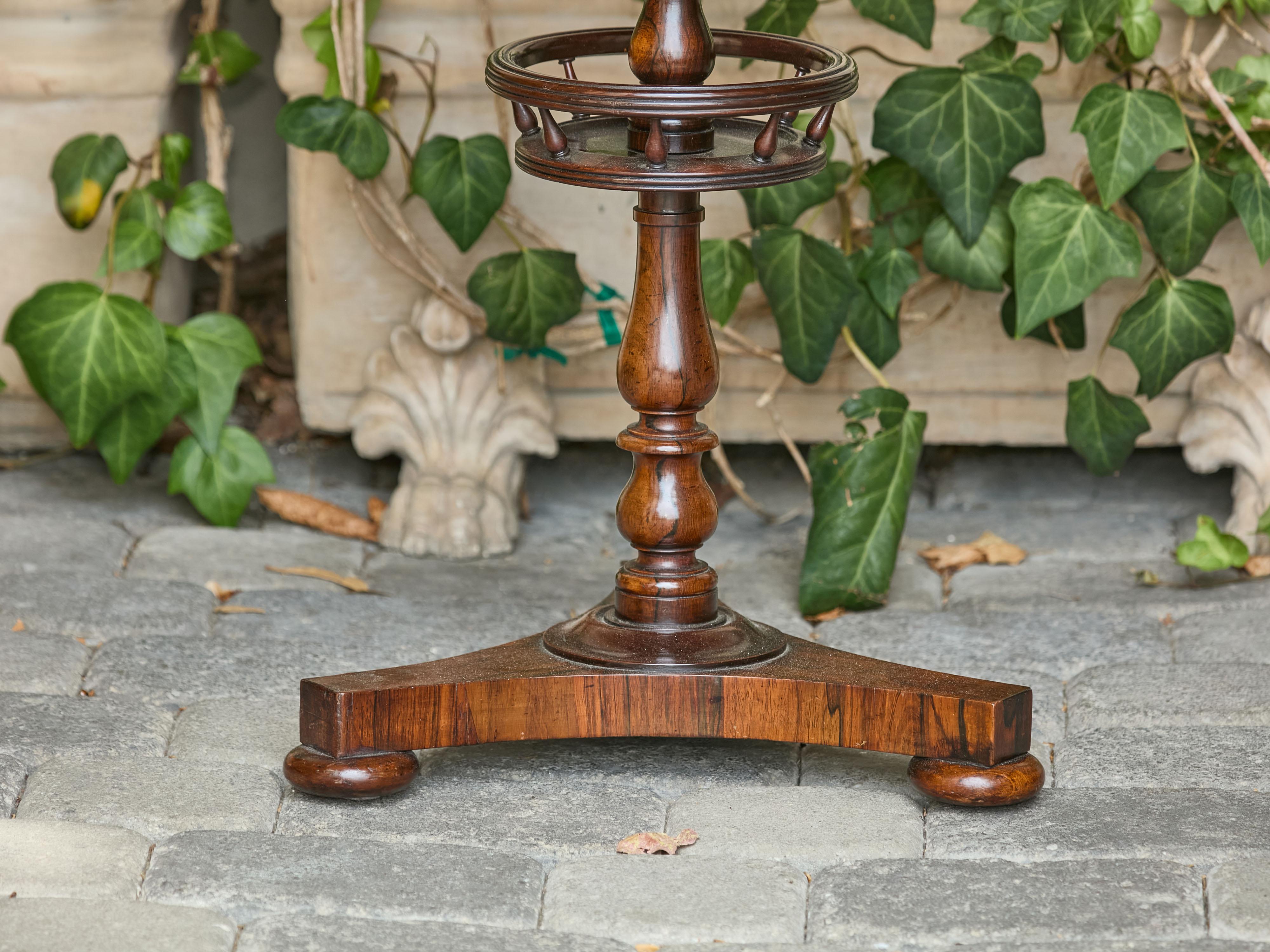 Palissandro Tavolo da gioco Guéridon inglese del 1870 in palissandro con intarsi a scacchiera in vendita