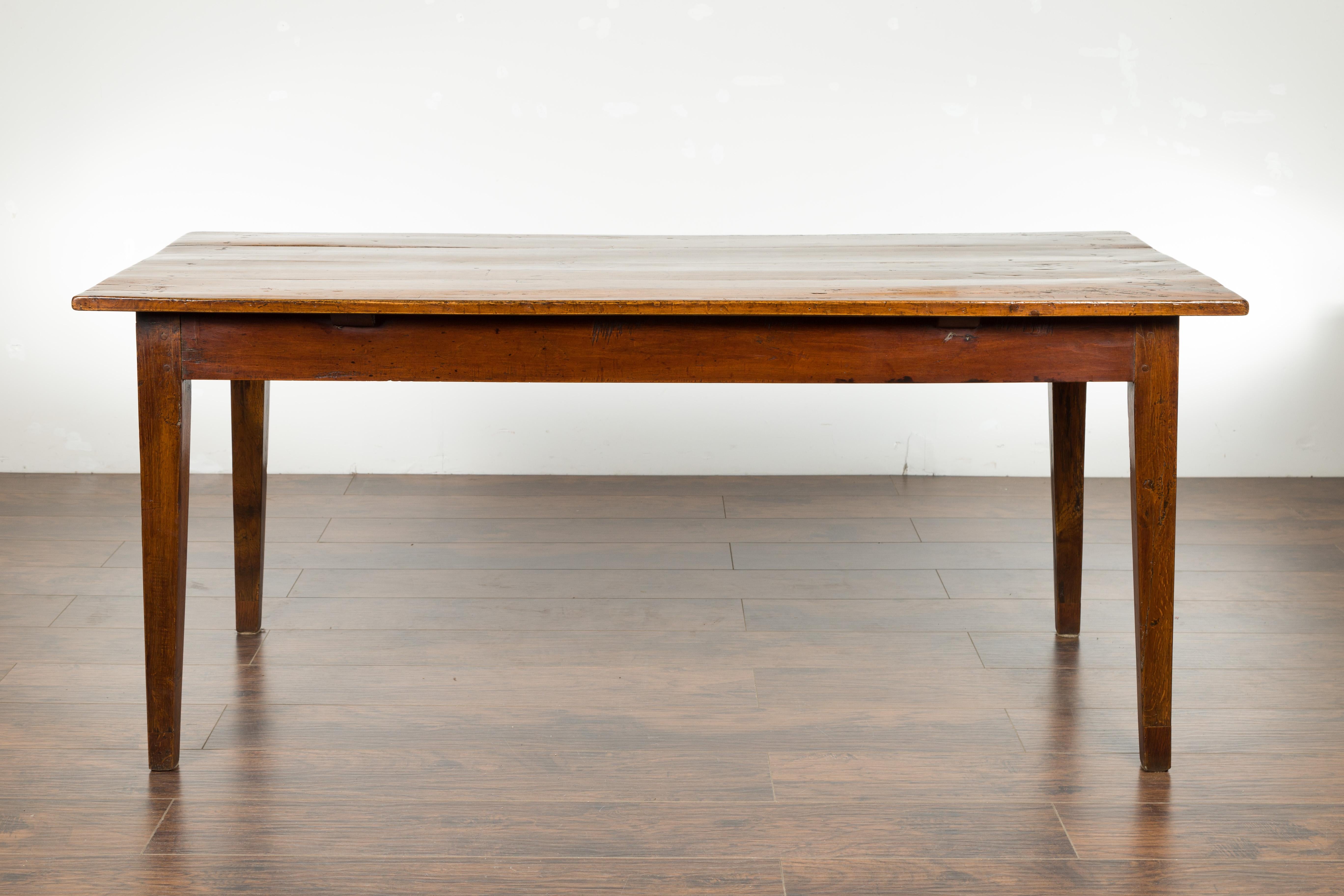 English 1870s Rustic Elm Farm Table with Single Drawer and Tapered Legs 14