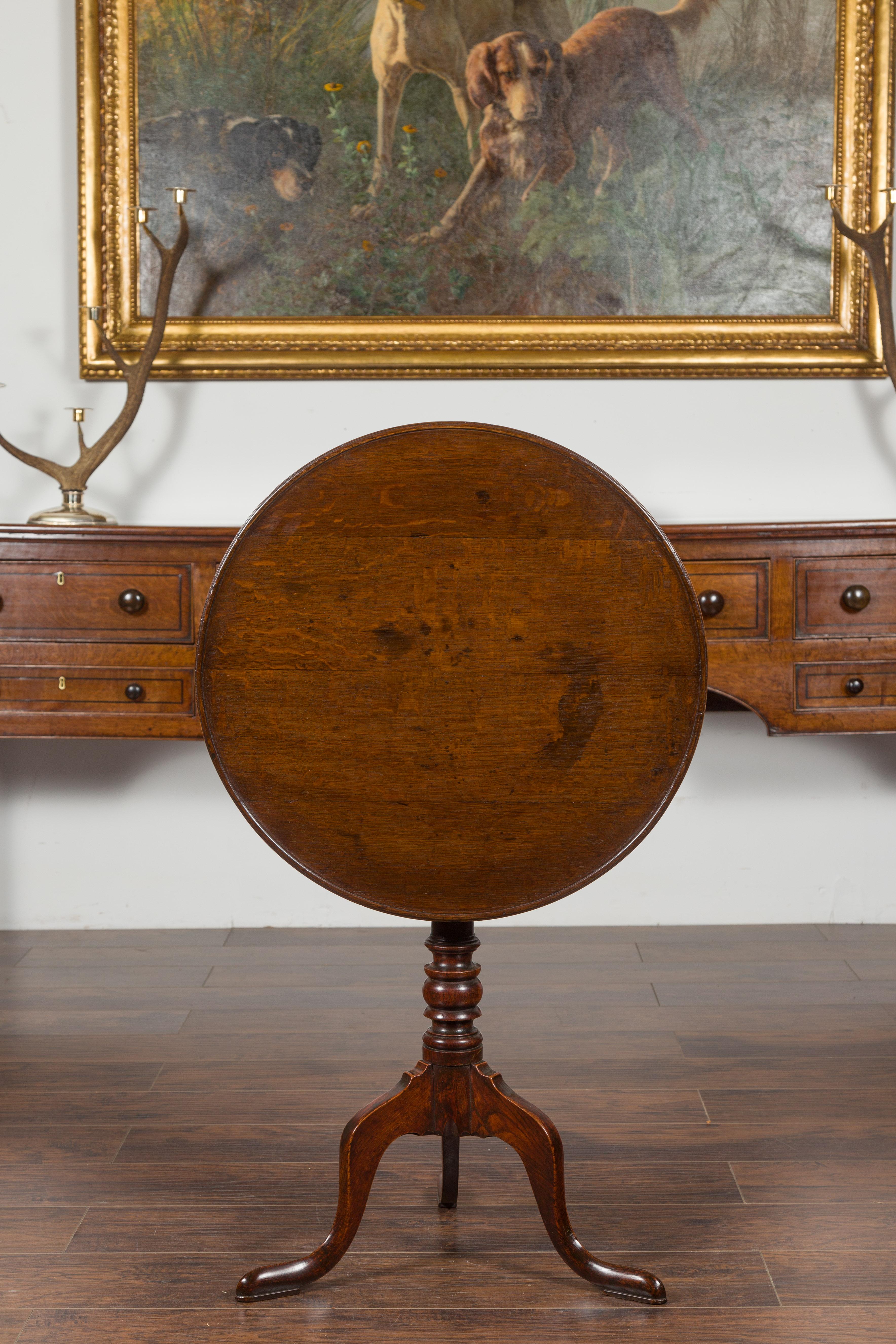 English 1870s Tilt-Top Oak Gueridon Pedestal Table with Tripod Base 6