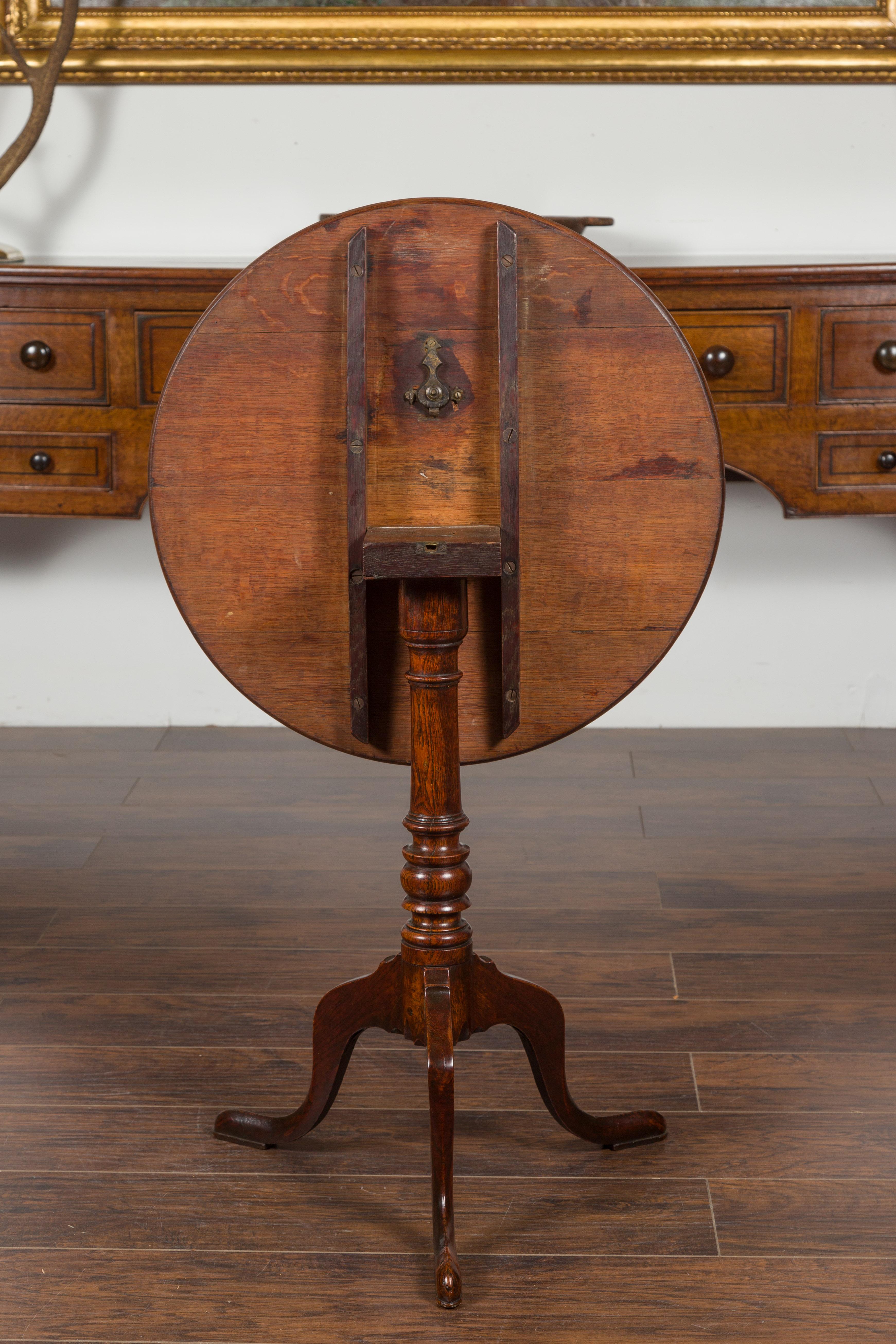 English 1870s Tilt-Top Oak Gueridon Pedestal Table with Tripod Base 9