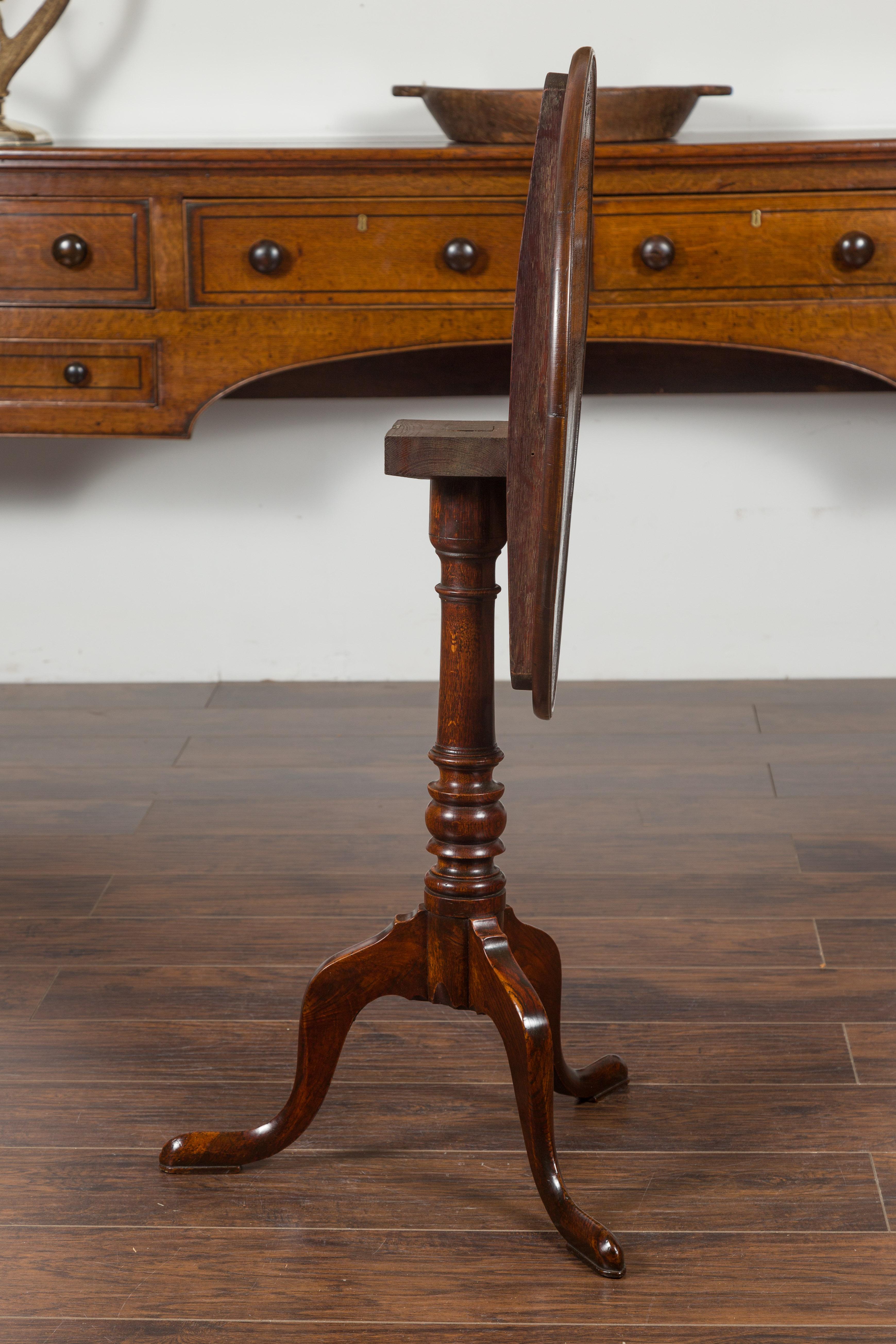 English 1870s Tilt-Top Oak Gueridon Pedestal Table with Tripod Base 11