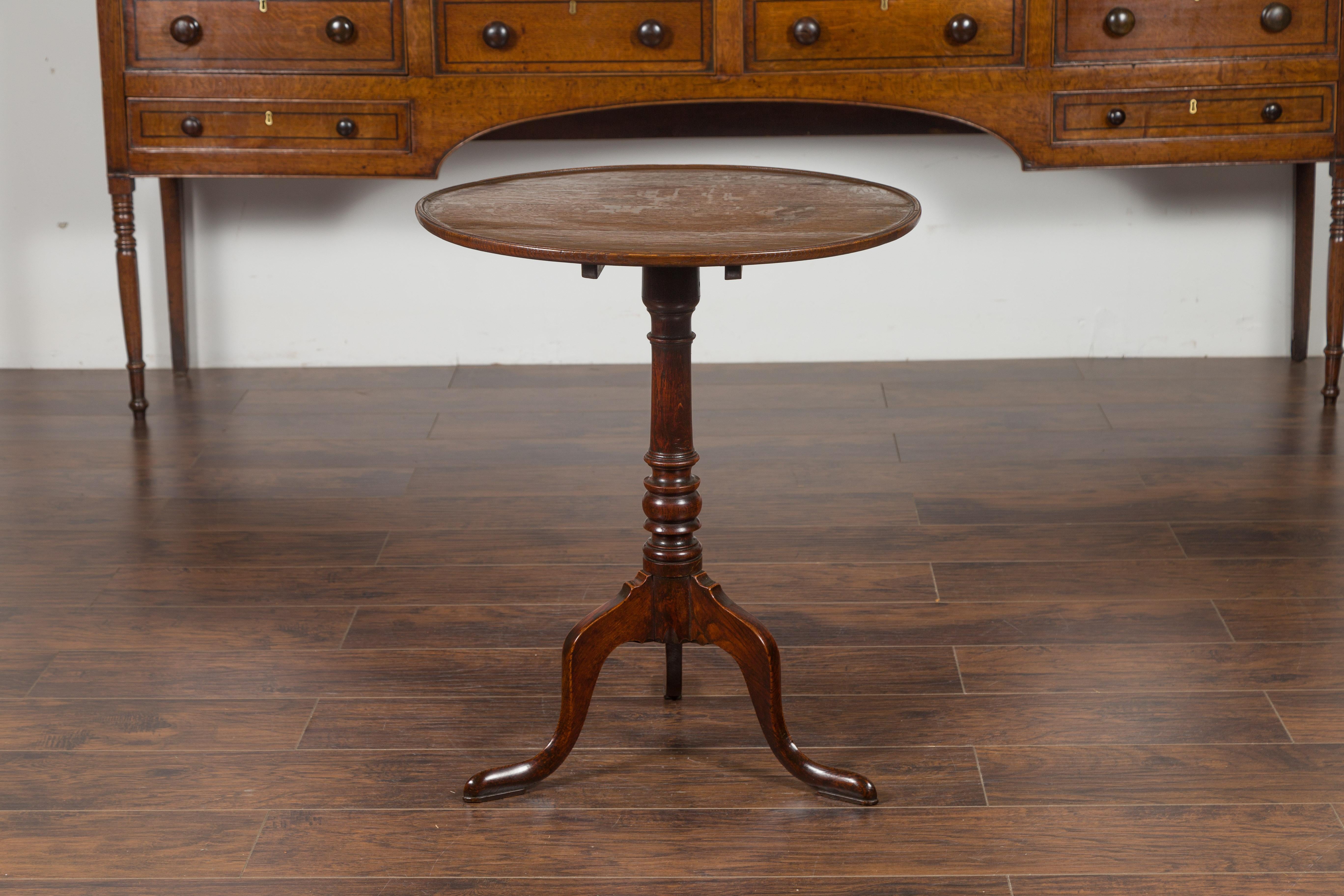 19th Century English 1870s Tilt-Top Oak Gueridon Pedestal Table with Tripod Base