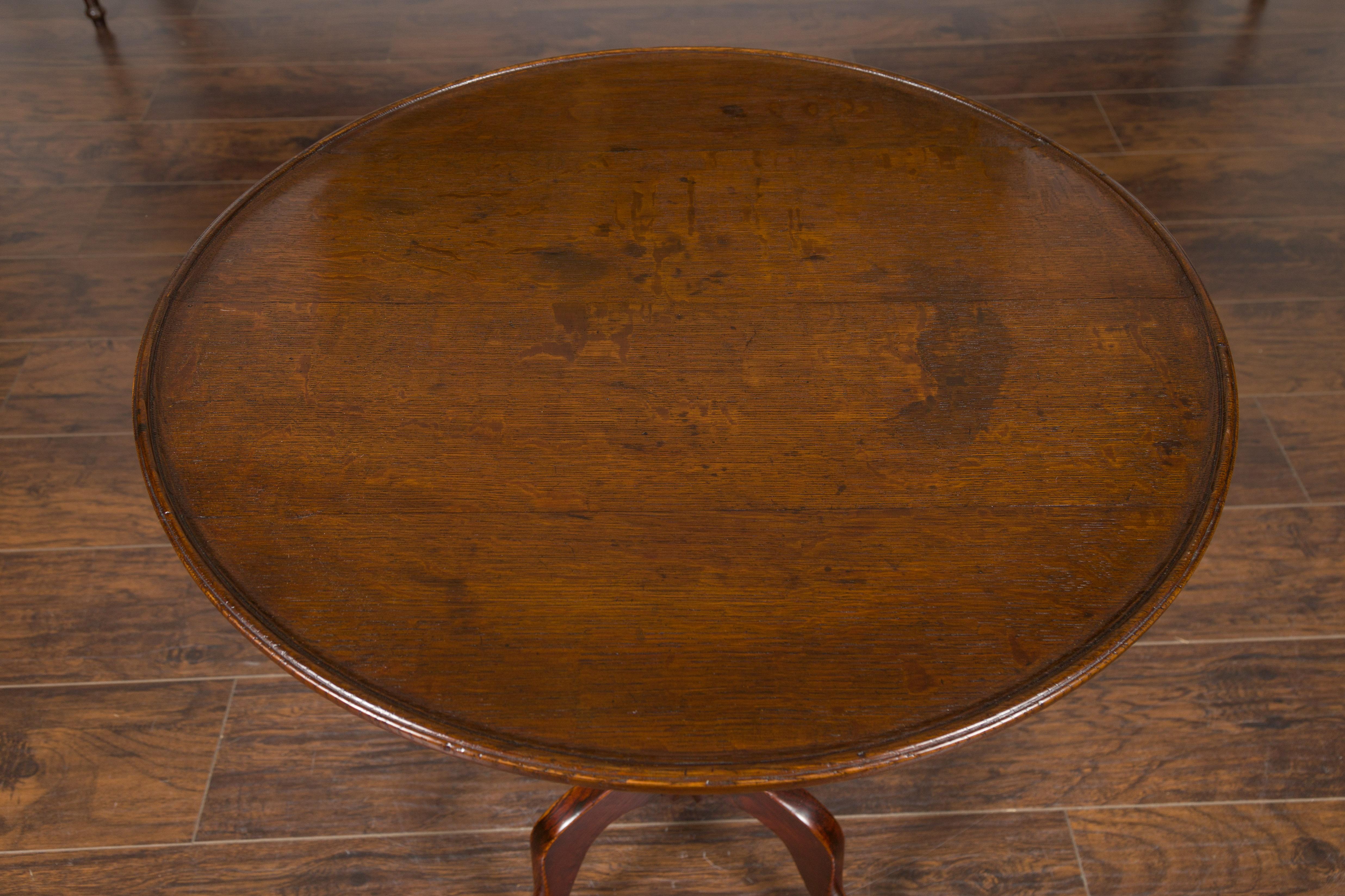 English 1870s Tilt-Top Oak Gueridon Pedestal Table with Tripod Base 1