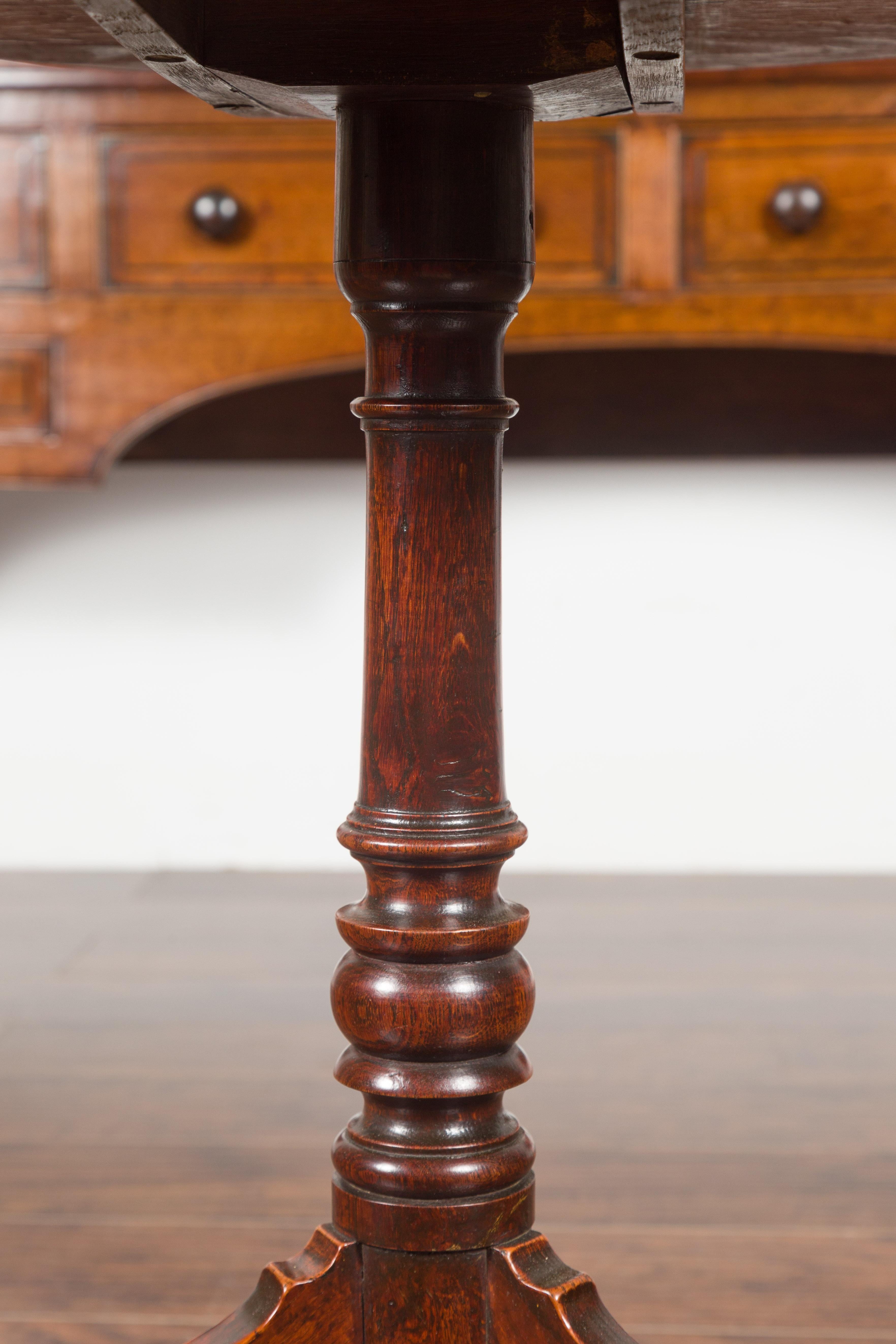 English 1870s Tilt-Top Oak Gueridon Pedestal Table with Tripod Base 3