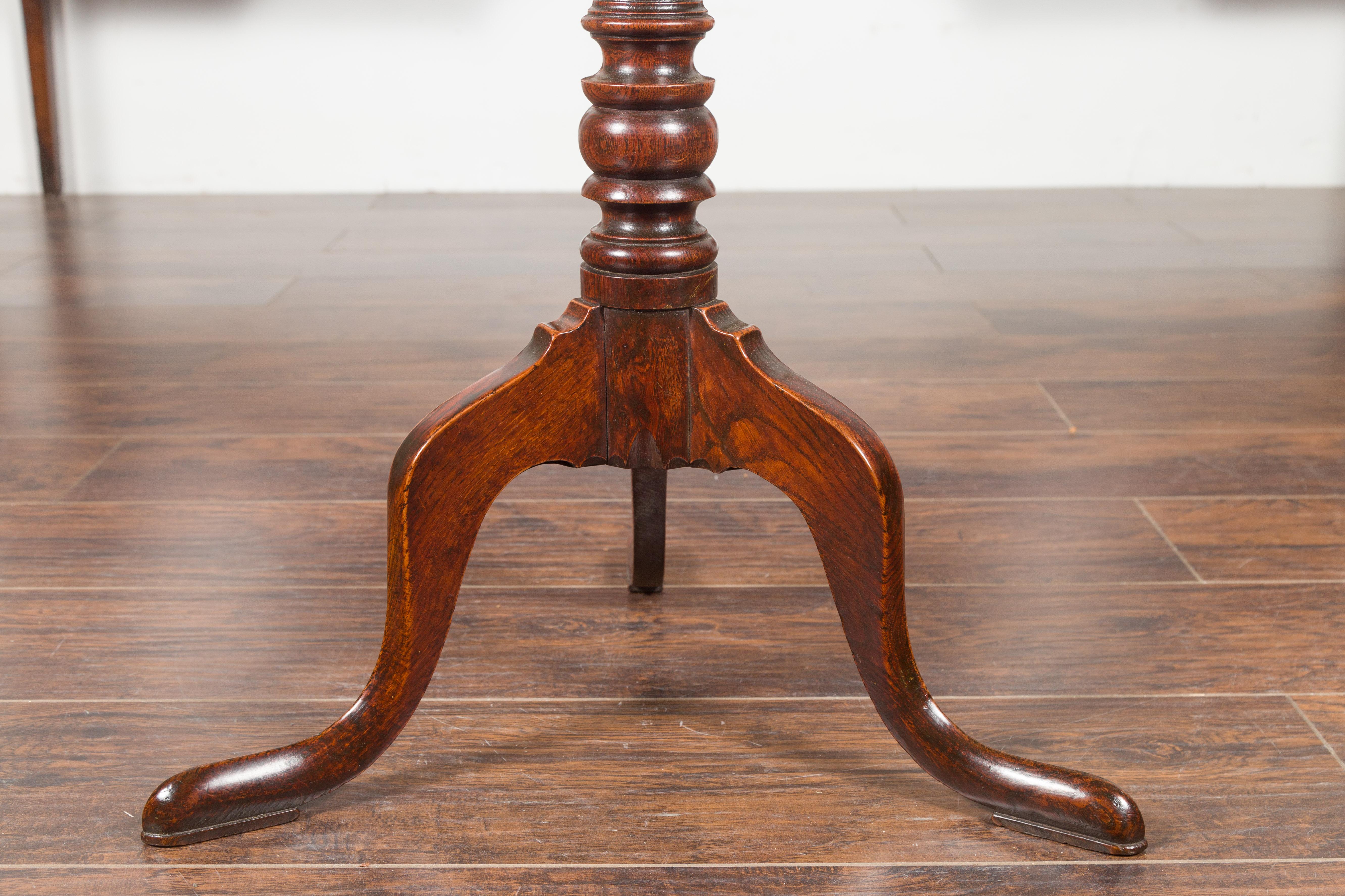 English 1870s Tilt-Top Oak Gueridon Pedestal Table with Tripod Base 4