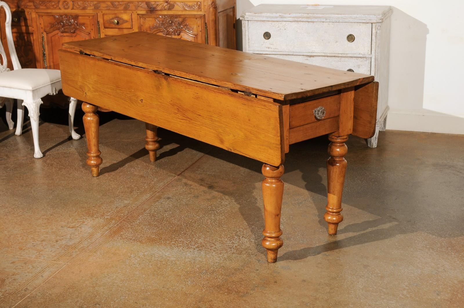 English 1875s Pine Drop Leaf Table with Two Lateral Drawers and Turned Legs For Sale 3