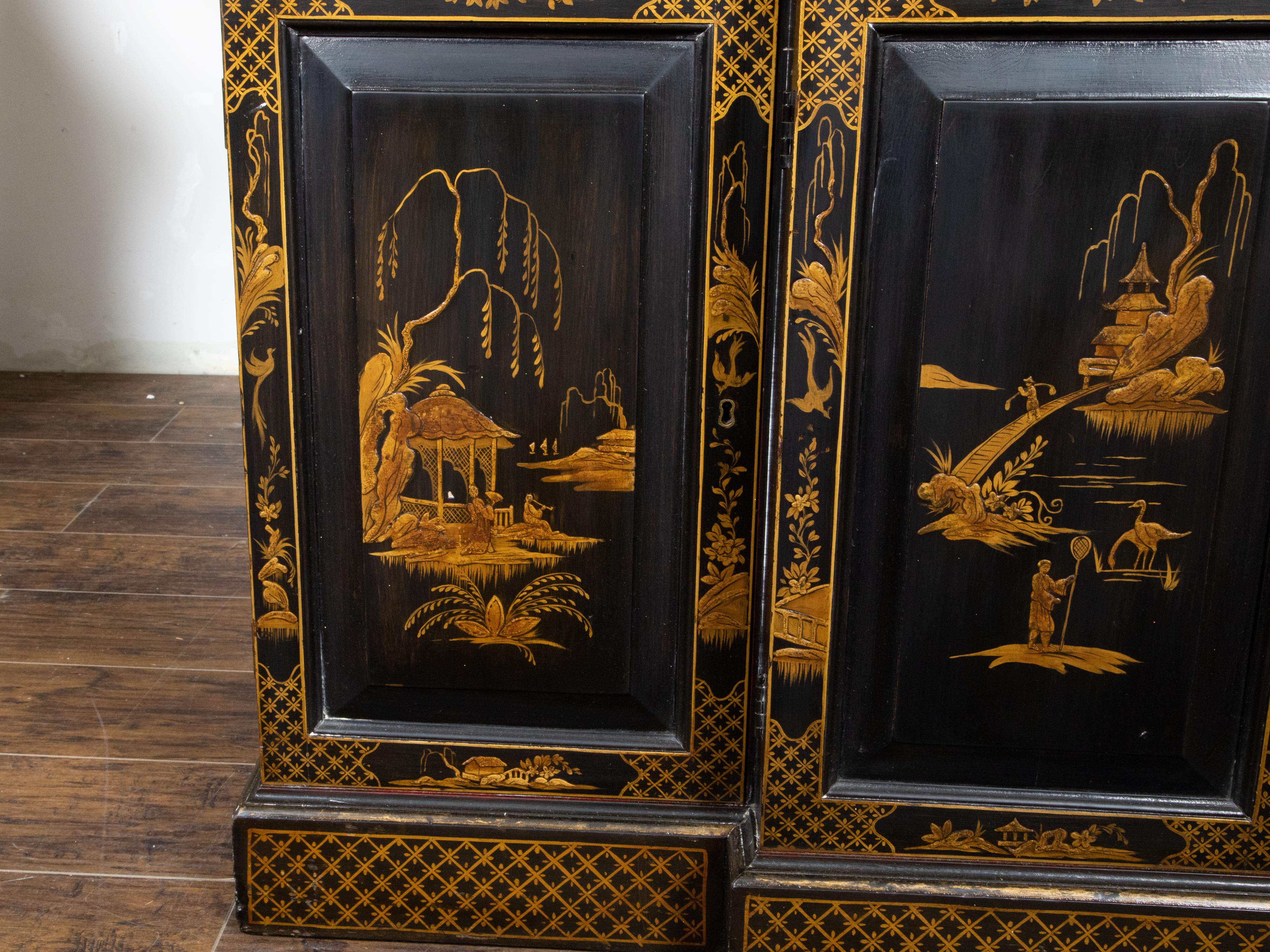English 1880s Black and Gold Breakfront Two Part Bookcase with Chinoiserie Décor For Sale 4