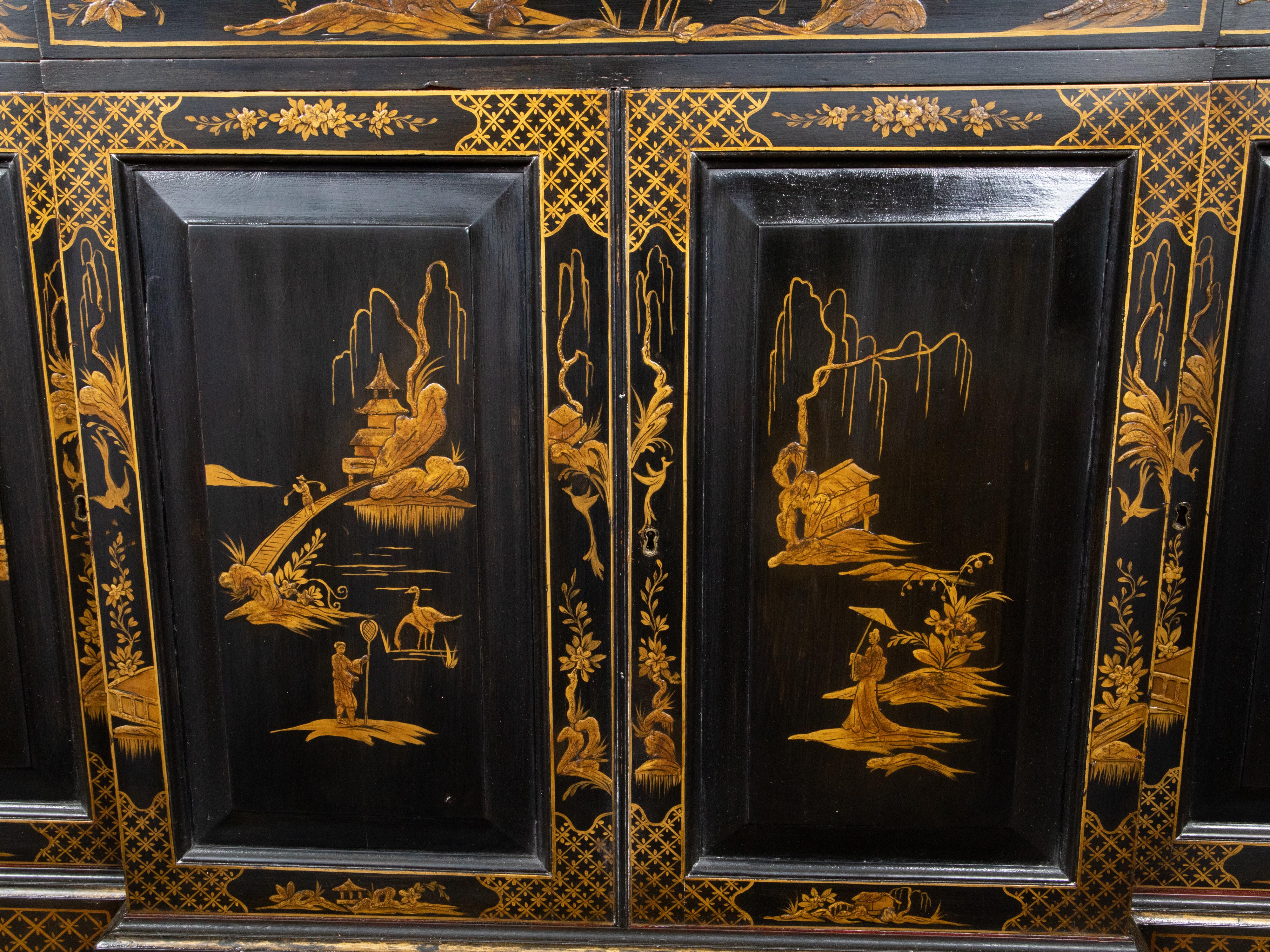 English 1880s Black and Gold Breakfront Two Part Bookcase with Chinoiserie Décor For Sale 6