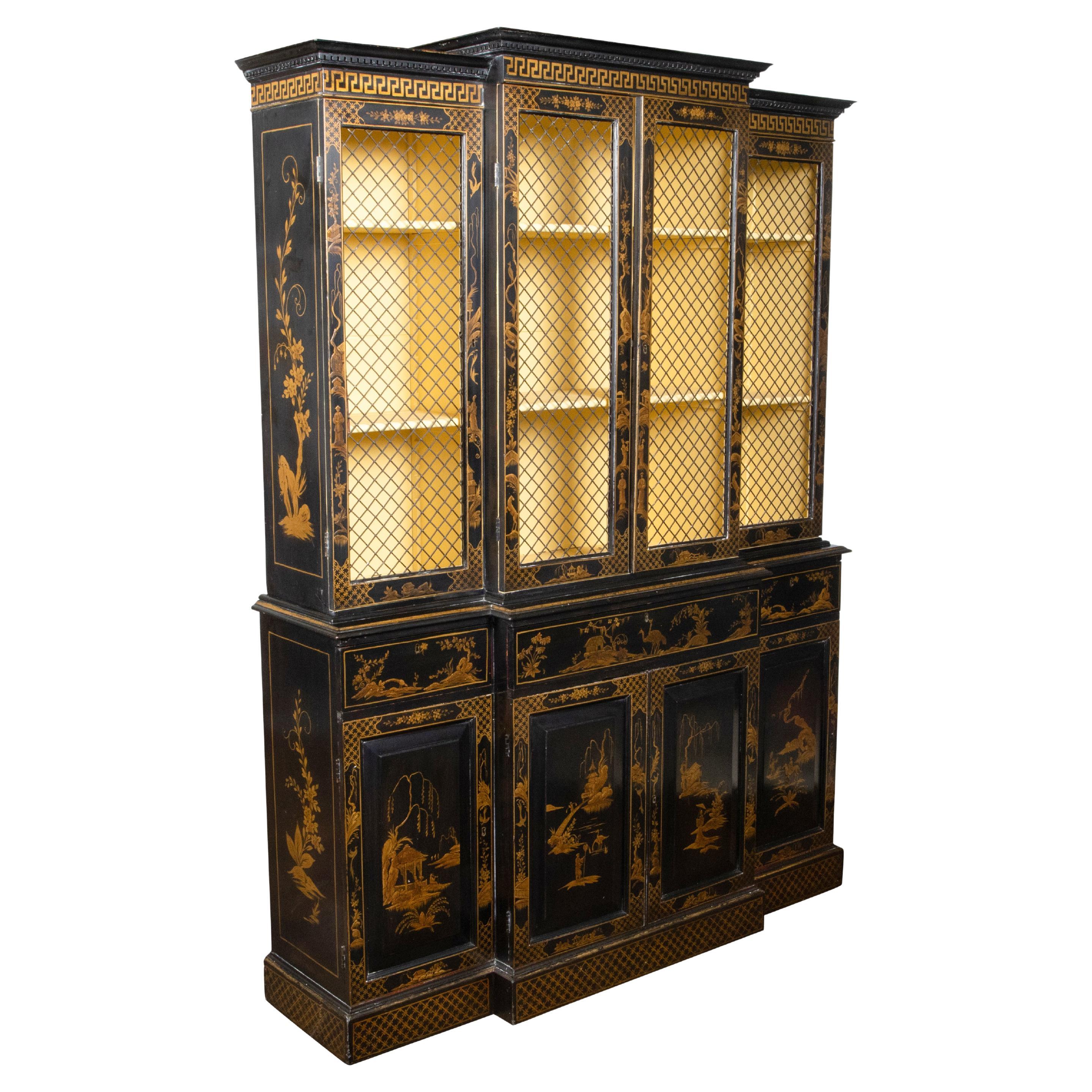 English 1880s Black and Gold Breakfront Two Part Bookcase with Chinoiserie Décor For Sale