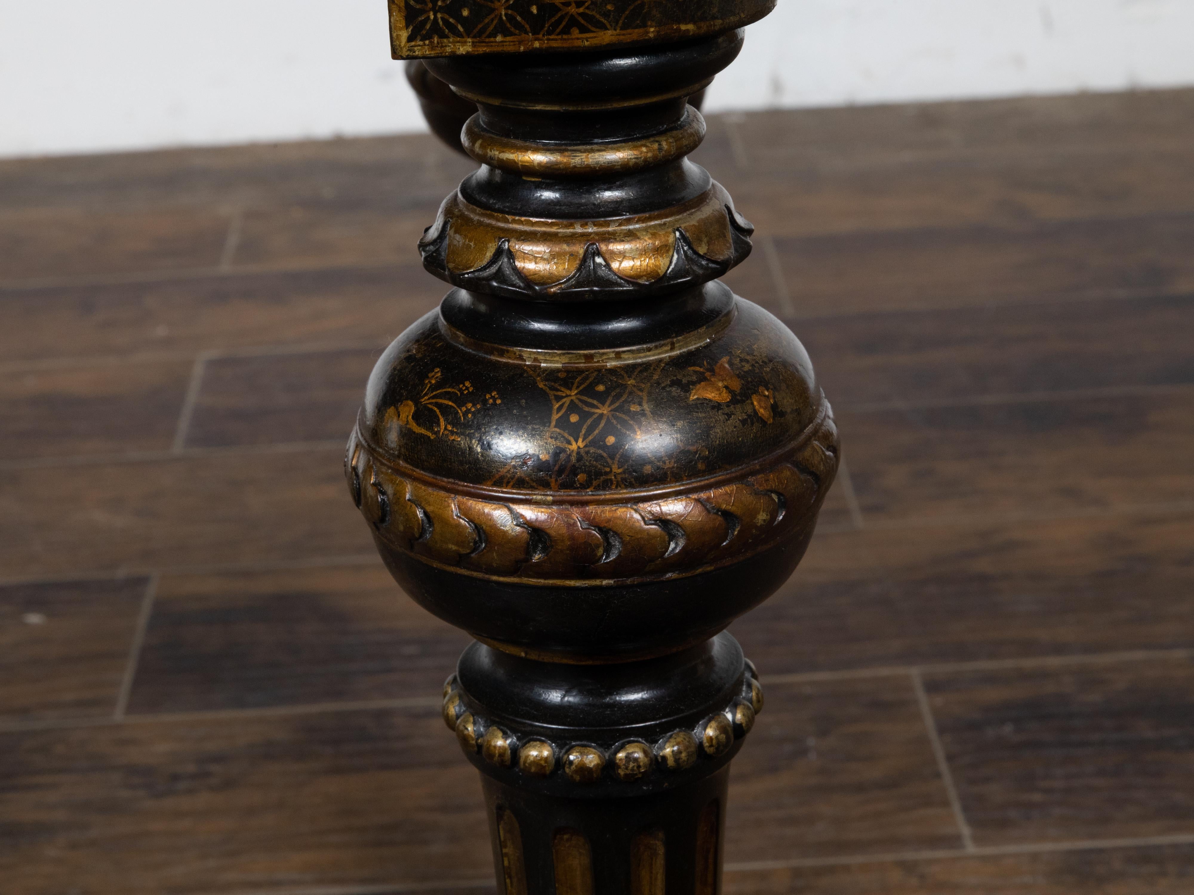 Table d'appoint anglaise des années 1880 en noir et or avec décor Chinoiserie en vente 6