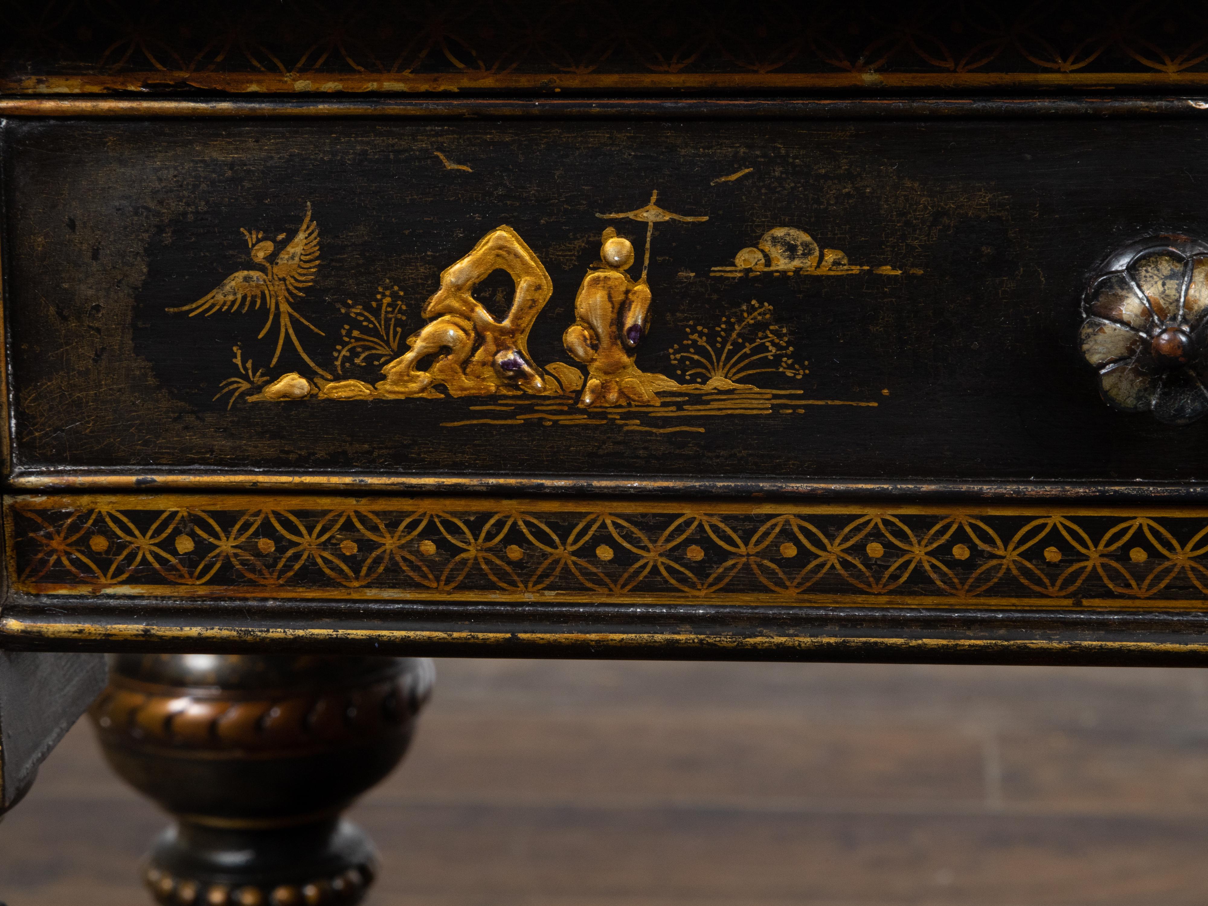 English 1880s Black and Gold Japanned Side Table with Chinoiserie Décor For Sale 10