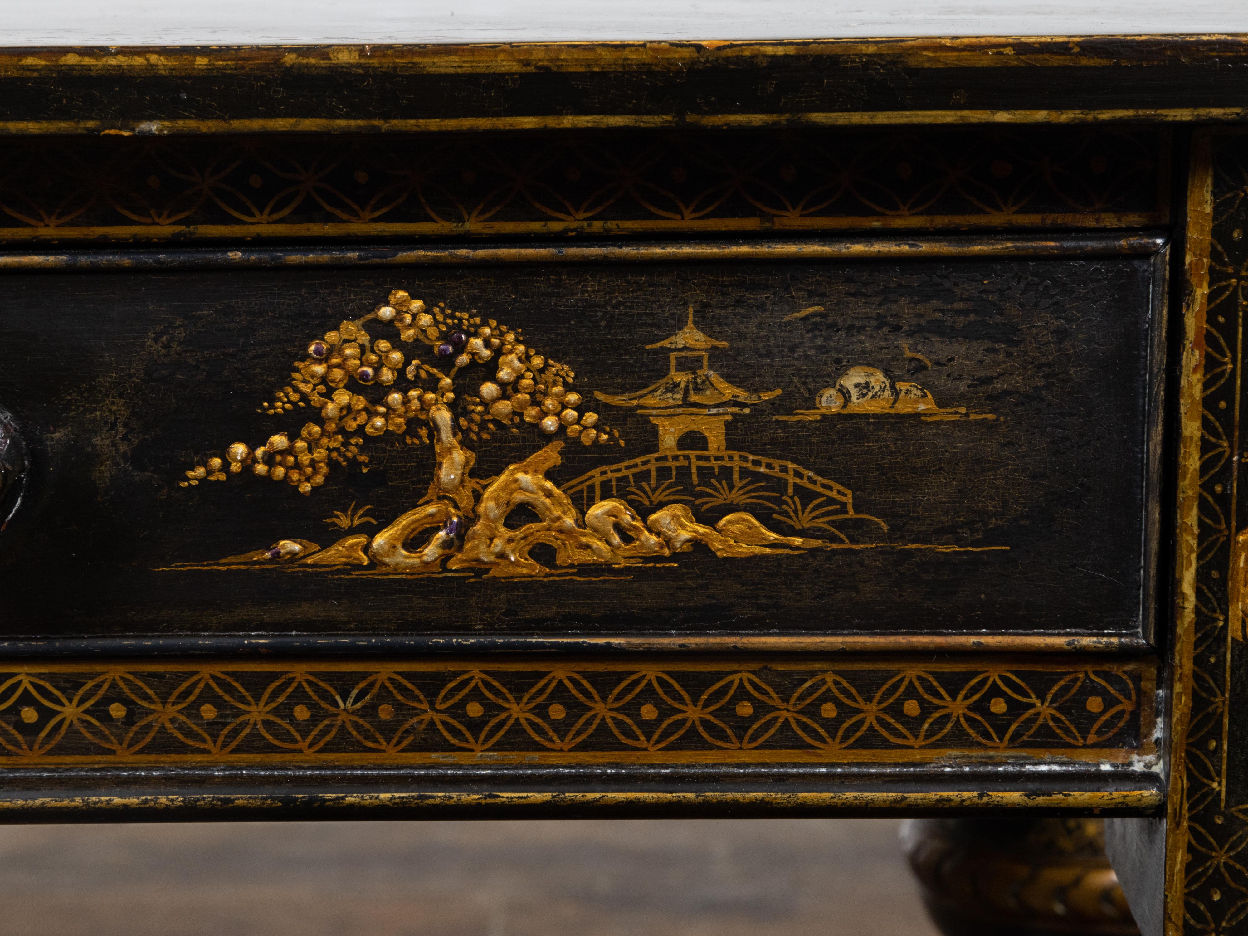 English 1880s Black and Gold Japanned Side Table with Chinoiserie Décor For Sale 11