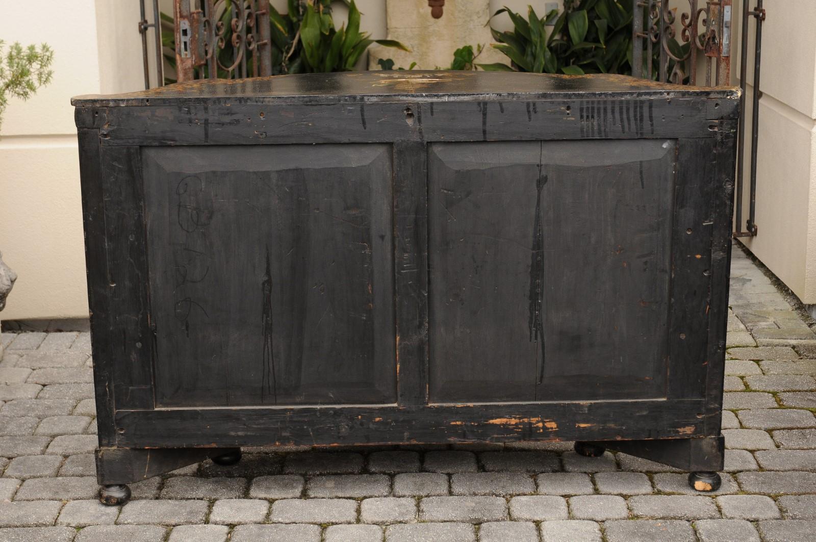 English 1880s Black Lacquered Two-Door Credenza with Gilded Chinoiserie Décor 5