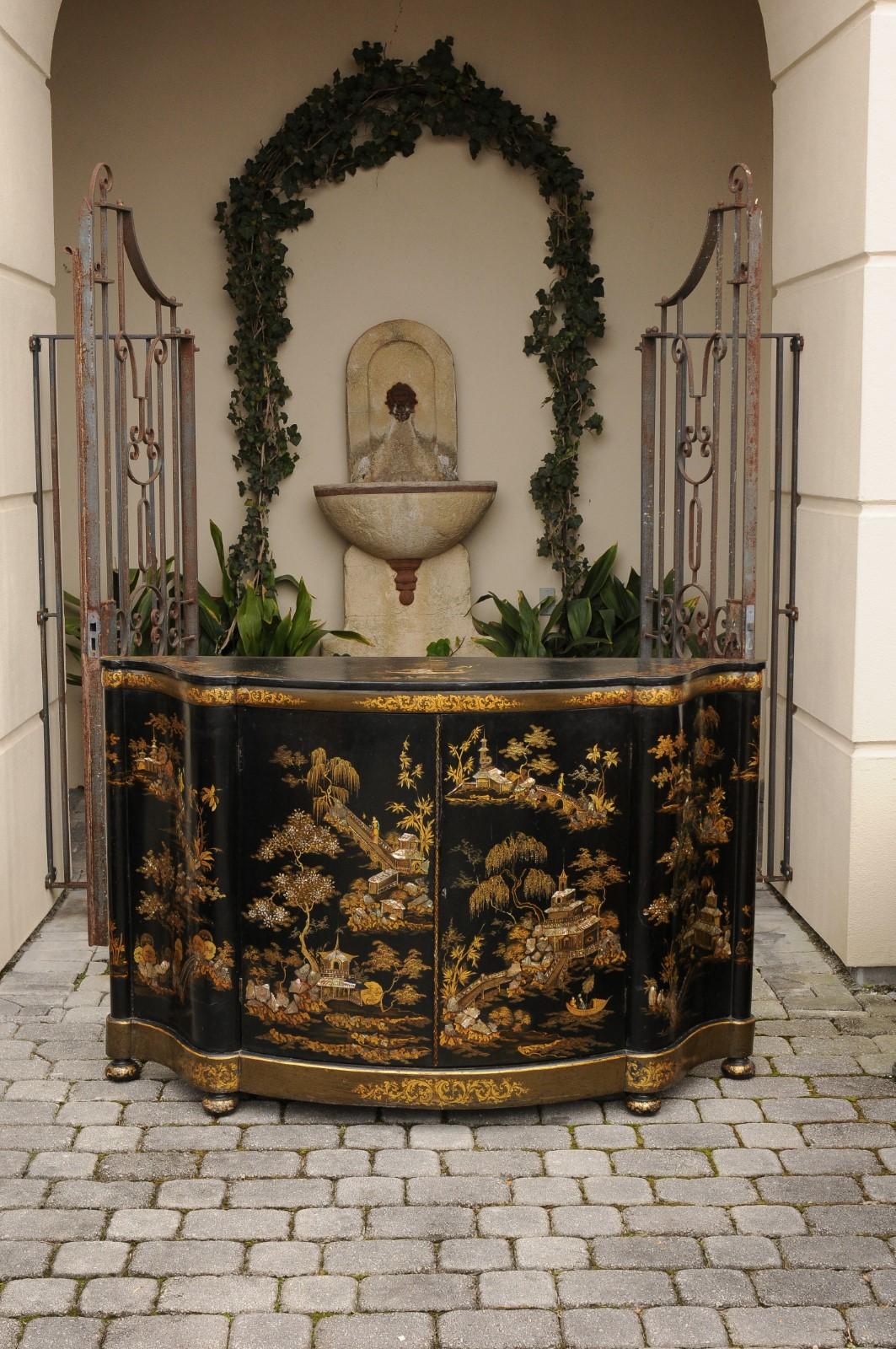 English 1880s Black Lacquered Two-Door Credenza with Gilded Chinoiserie Décor 9