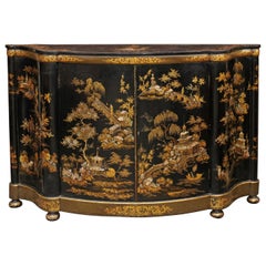 English 1880s Black Lacquered Two-Door Credenza with Gilded Chinoiserie Décor