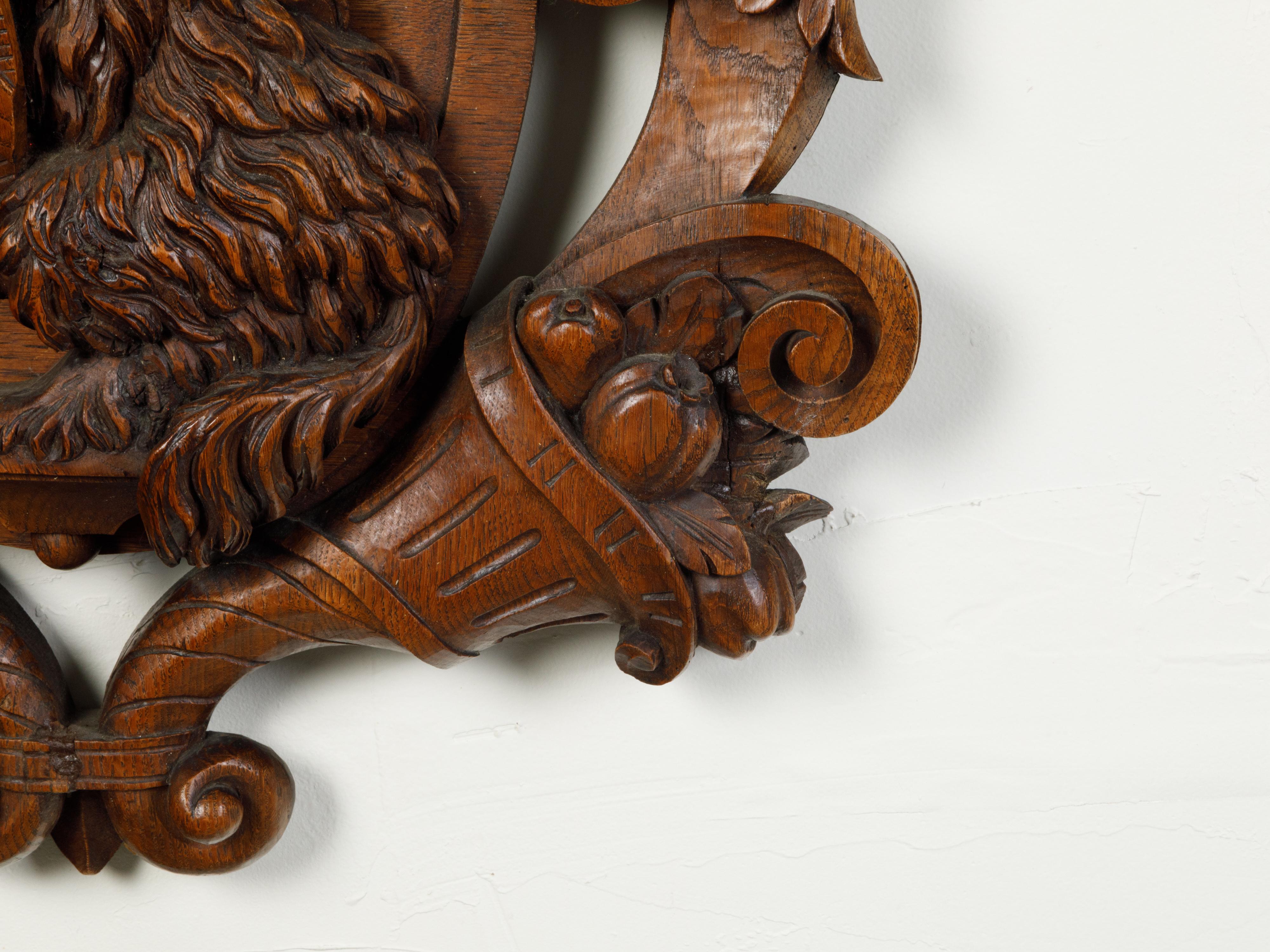 English 1880s Carved Wooden Wall Cartouche Depicting a Dog with Coat of Arms For Sale 1