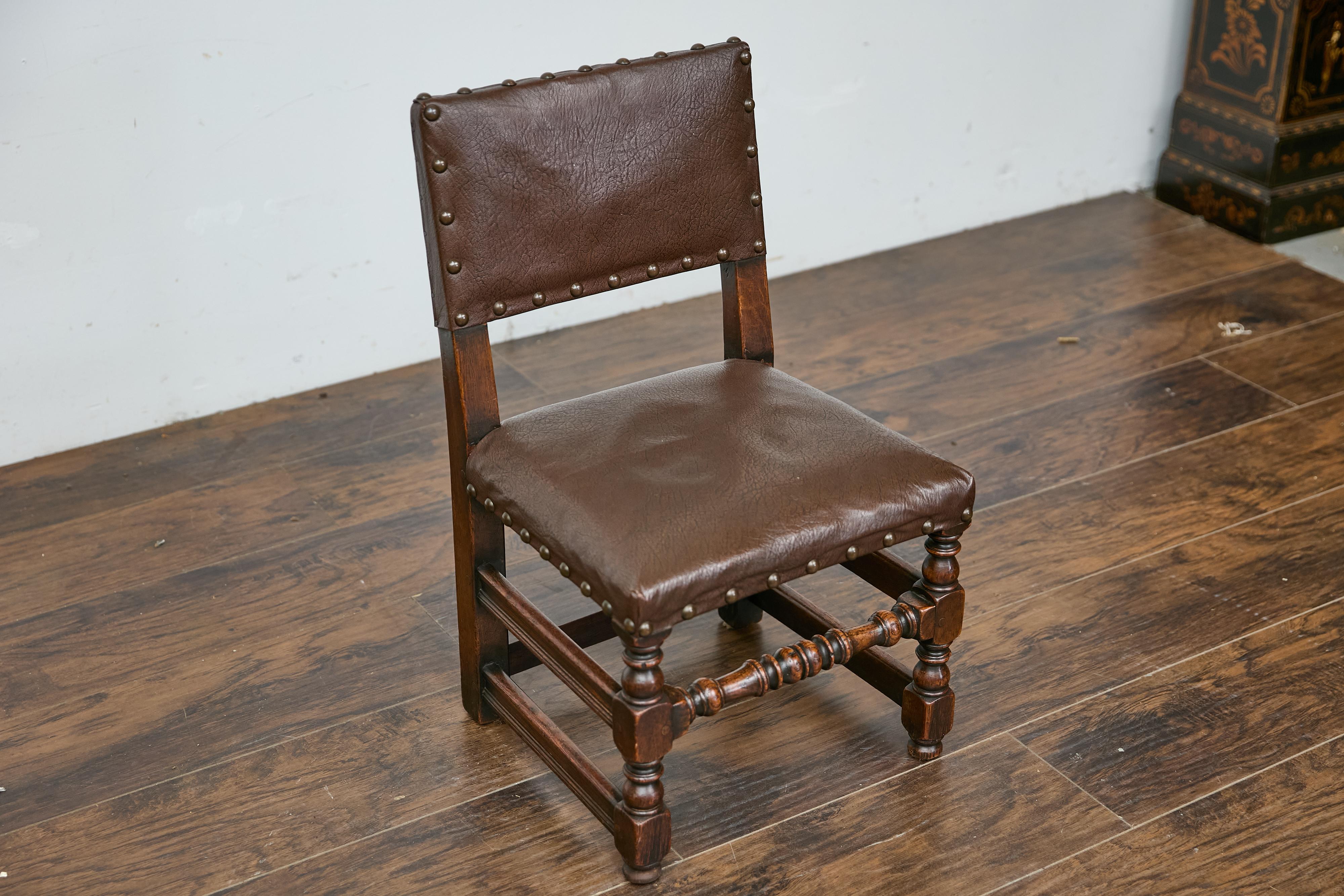 English 1880s Child's Chair with Turned Legs and Oil Cloth Upholstery For Sale 1