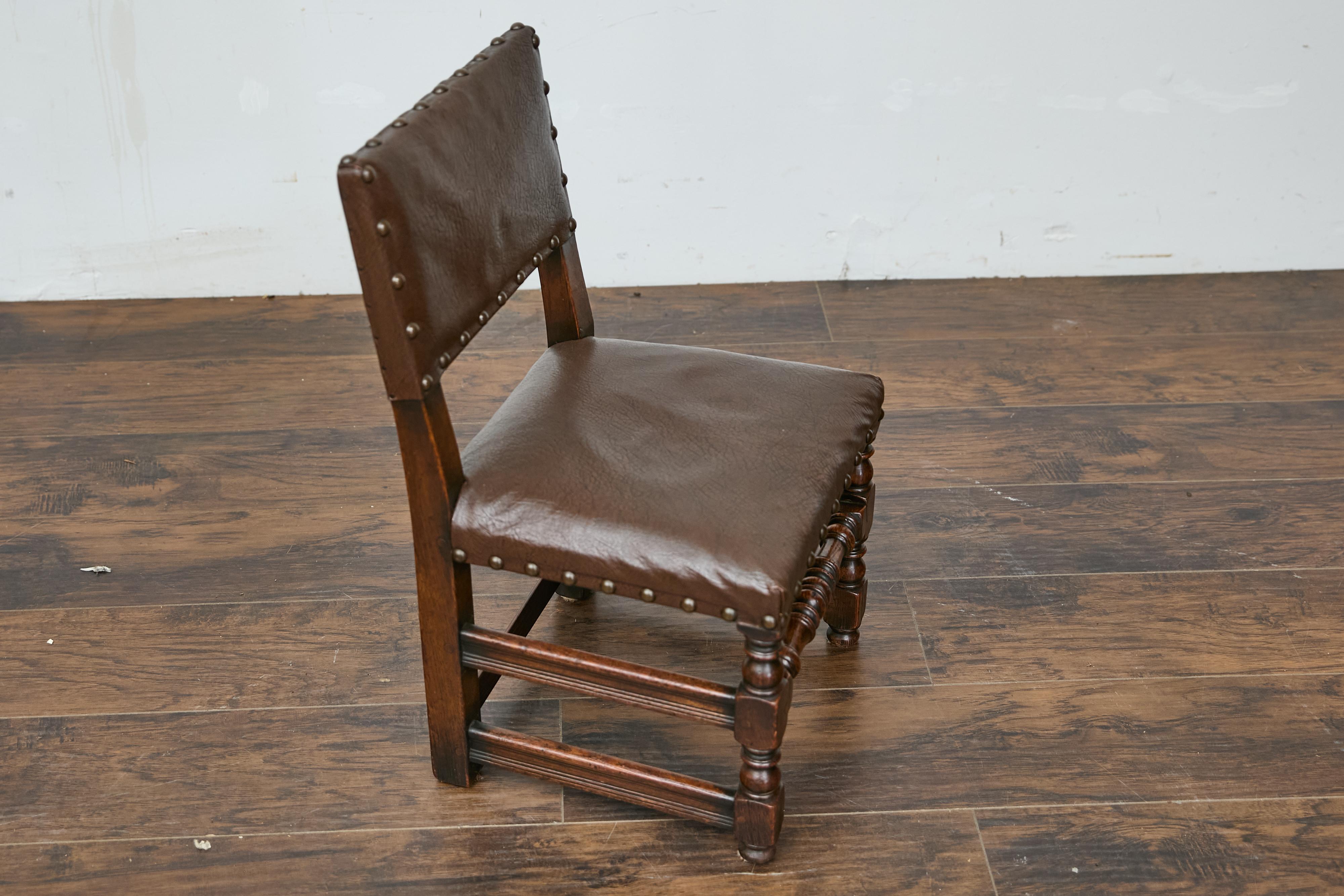 English 1880s Child's Chair with Turned Legs and Oil Cloth Upholstery For Sale 3