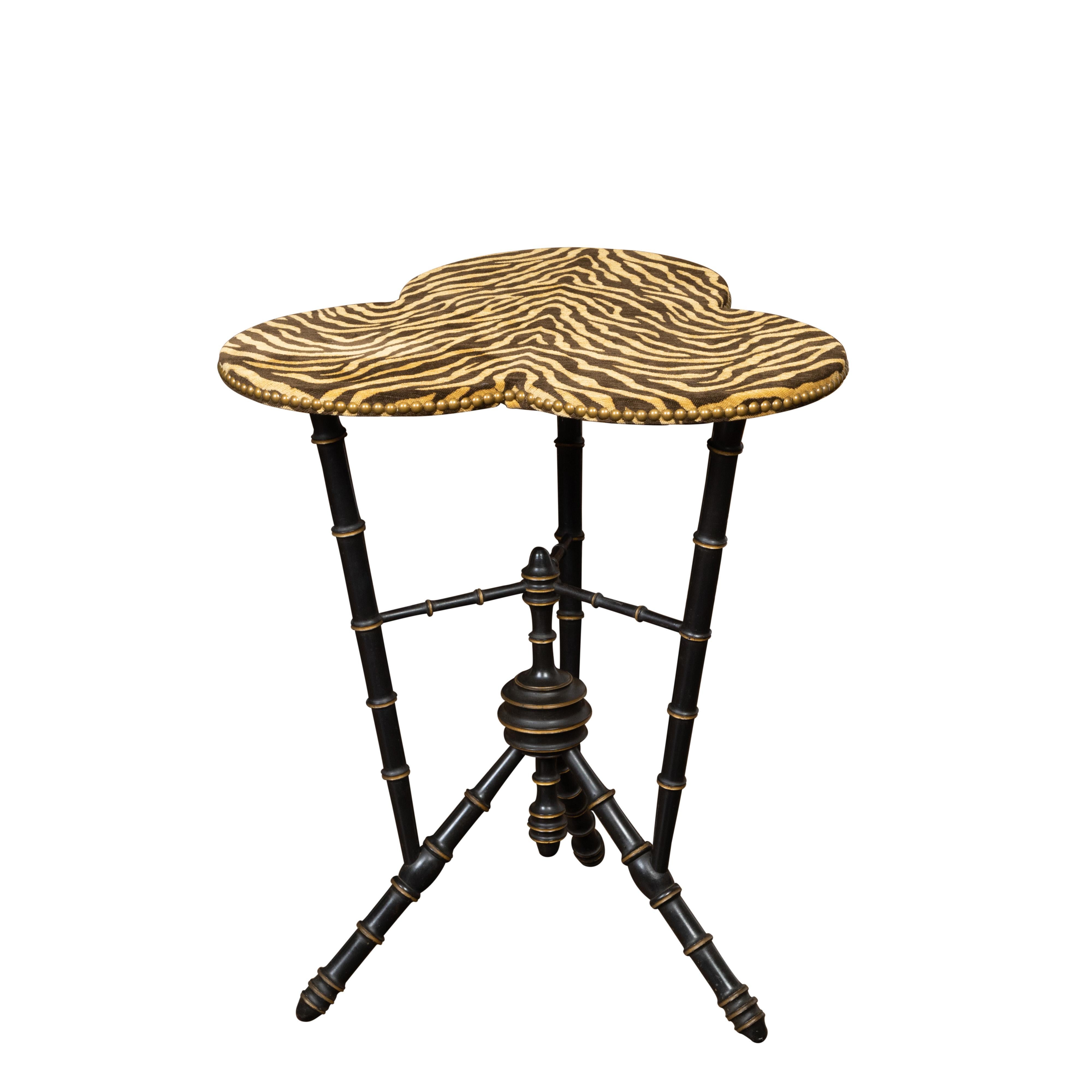 English 1880s Ebonized Faux Bamboo Side Table with Clover Leaf Upholstered Top