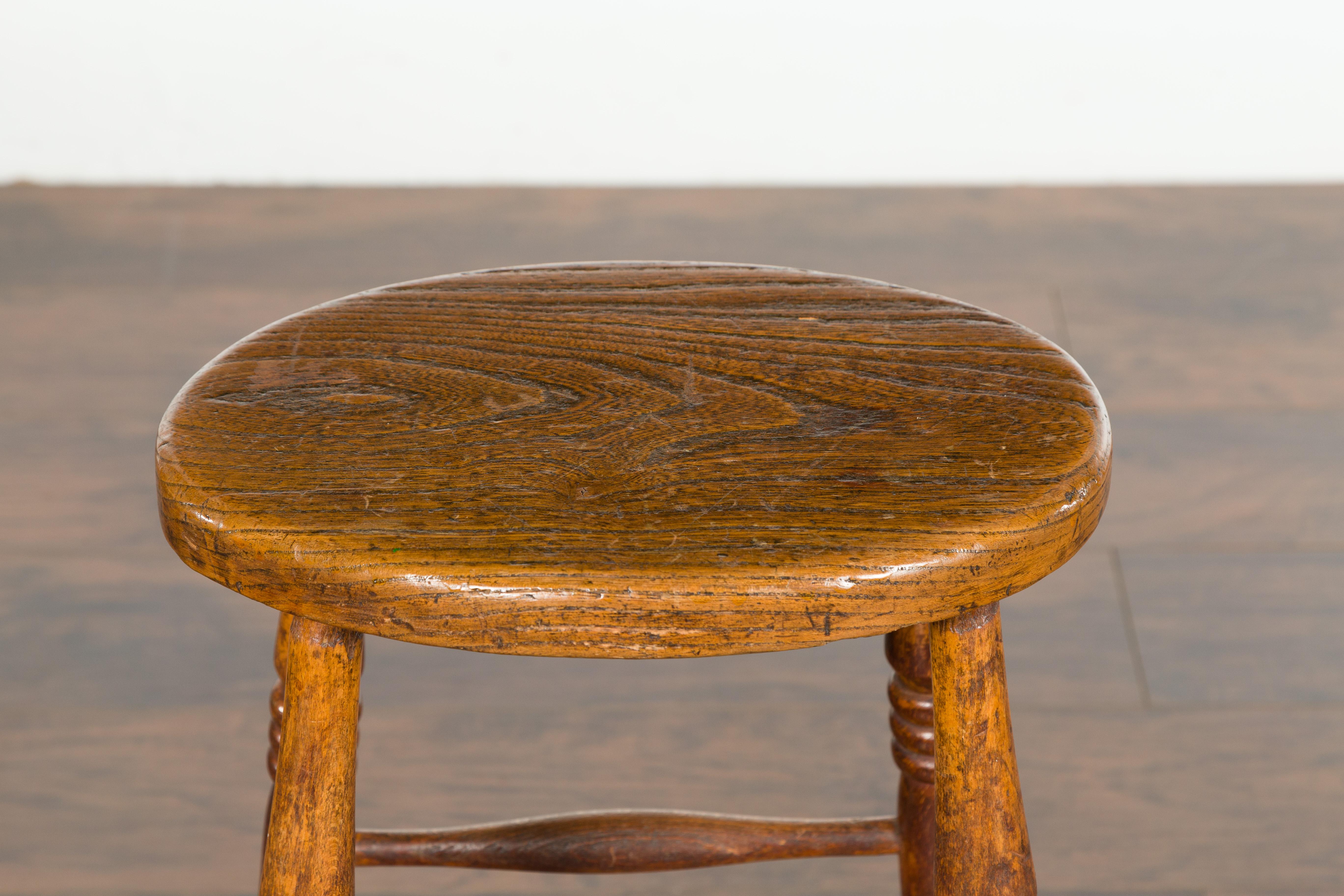 English 1880s Elm Stool with Oval Seat, Turned Splaying Legs and Side Stretchers In Good Condition In Atlanta, GA
