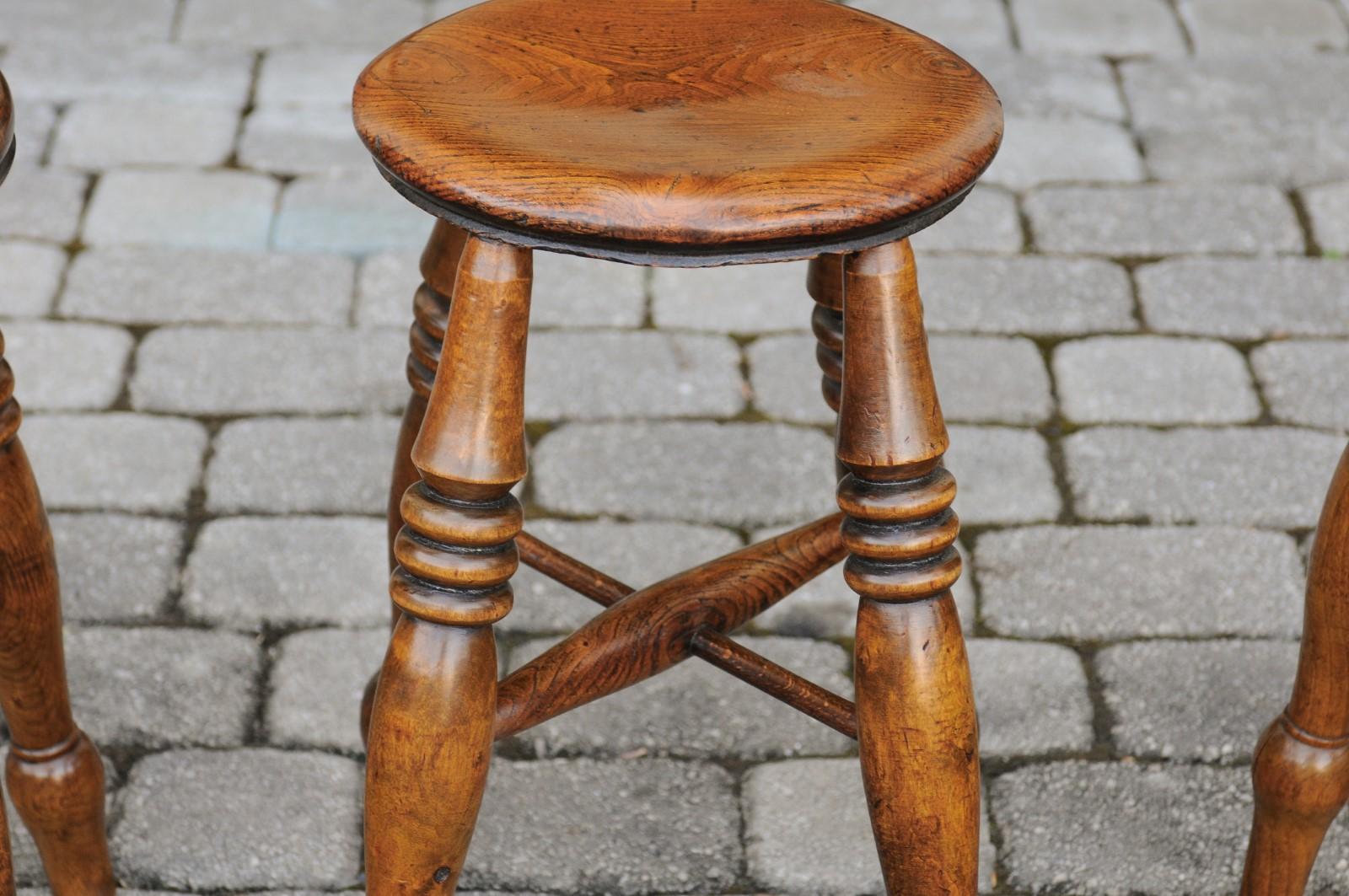 English 1880s Elm Stools with Turned Legs and Spindle-Shaped Cross Stretchers 7