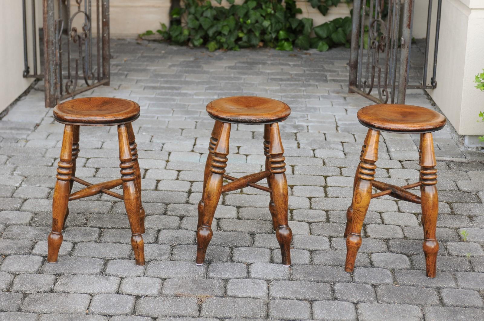 19th Century English 1880s Elm Stools with Turned Legs and Spindle-Shaped Cross Stretchers