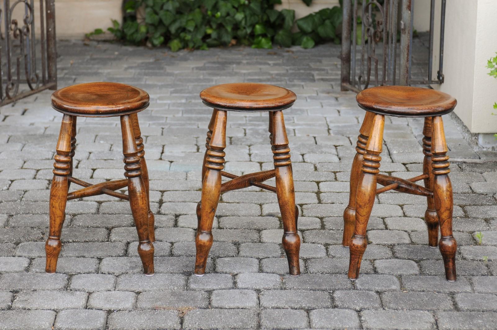 English 1880s Elm Stools with Turned Legs and Spindle-Shaped Cross Stretchers 2