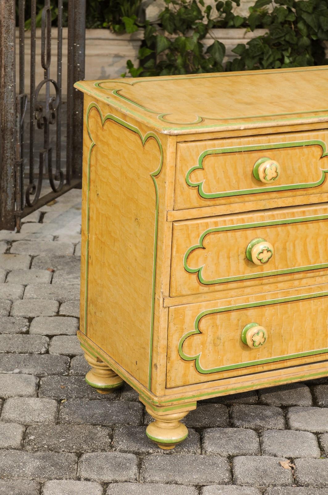 English 1880s Four-Drawer Goldenrod Chest with Green Painted Cartouche Motifs In Good Condition In Atlanta, GA