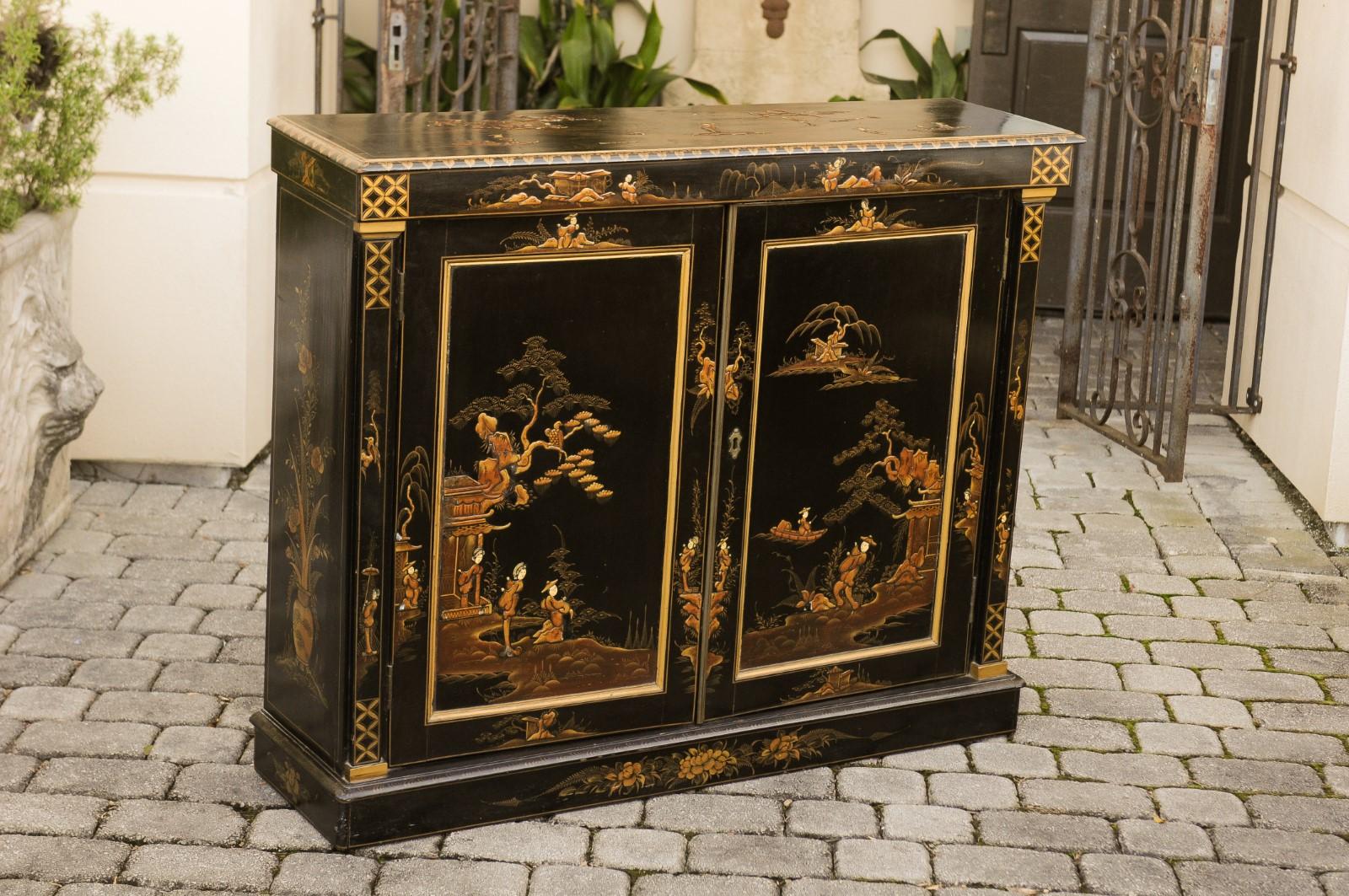English 1880s Japanned Black Two-Door Buffet with Hand Painted Chinoiserie Decor 4