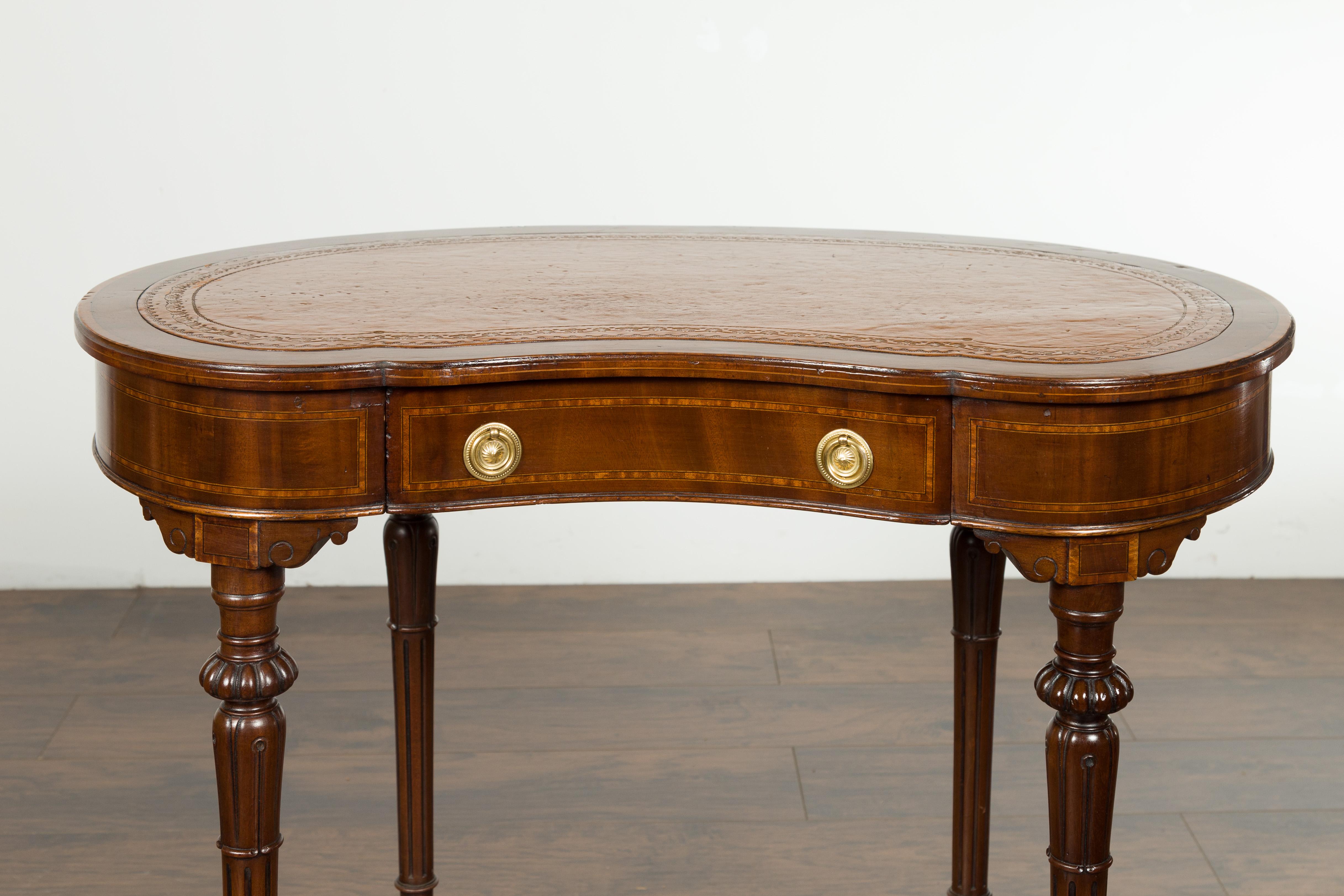 English 1880s Mahogany Kidney Table with Leather Top, Banding and Casters In Good Condition In Atlanta, GA