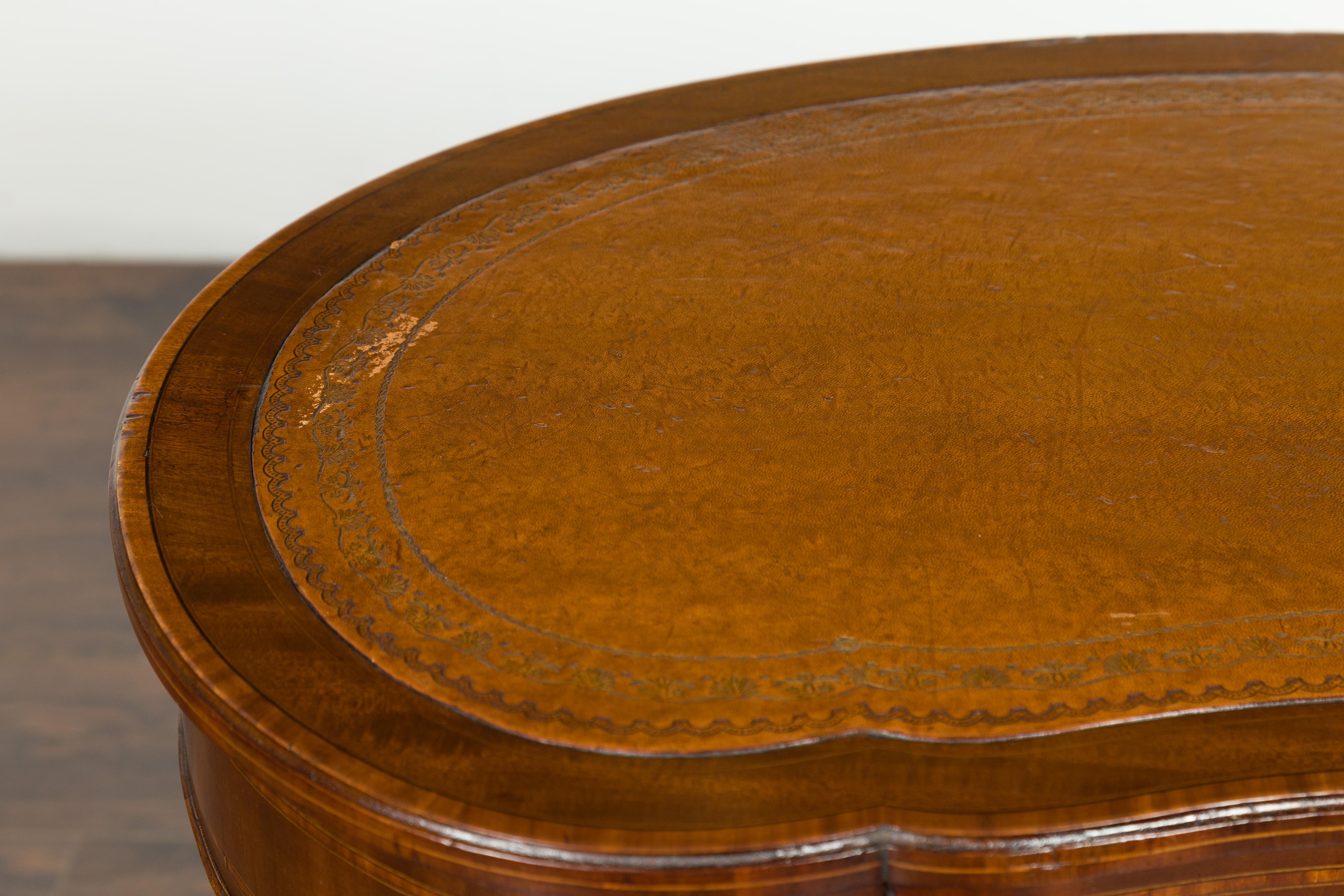 19th Century English 1880s Mahogany Kidney Table with Leather Top, Banding and Casters
