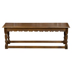English 1880s Oak Bench with Scalloped Apron, Turned Legs and Side Stretchers
