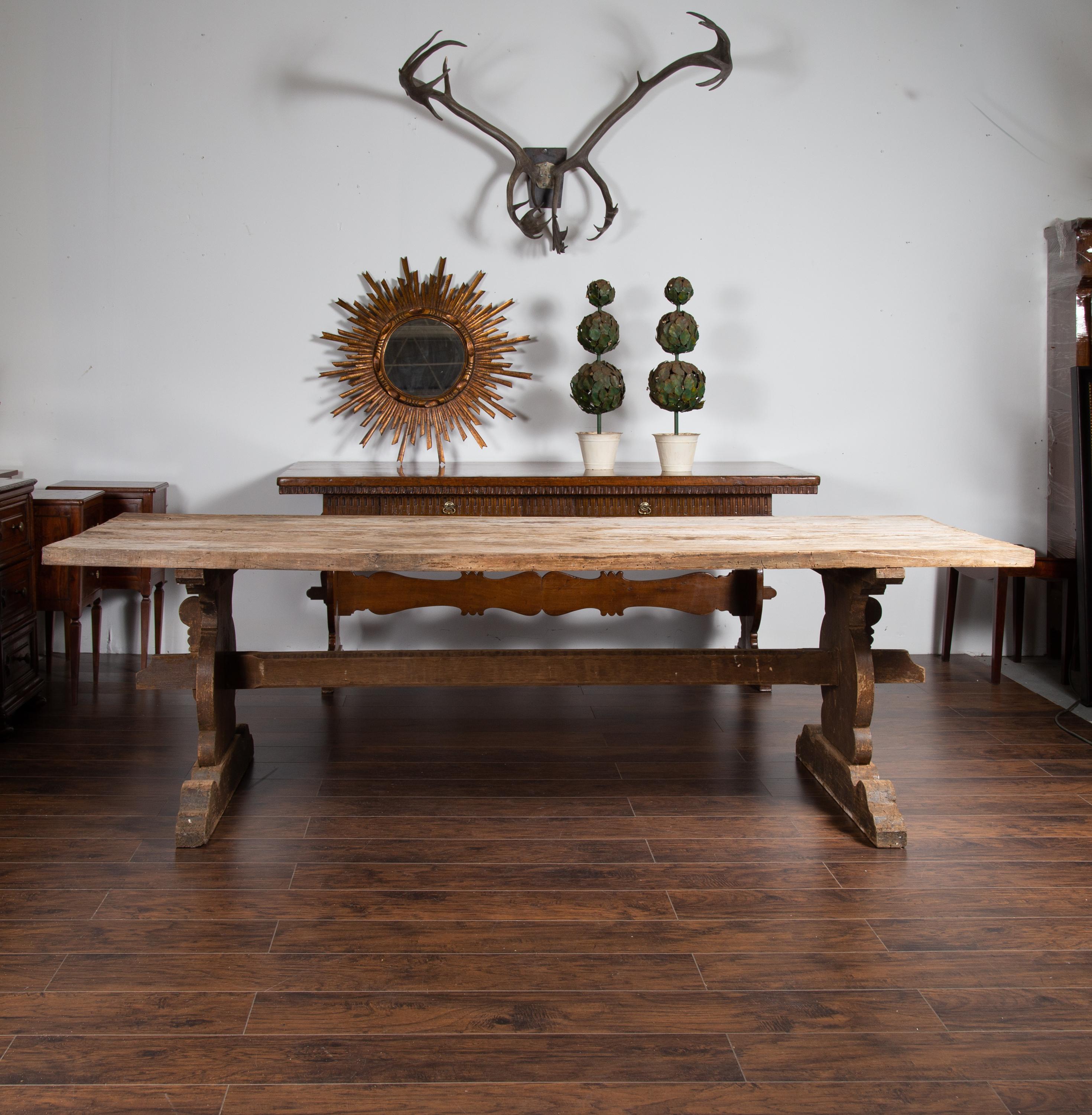 English 1880s Oak Farm Dining Table with Carved Trestle Base and Aged Patina In Good Condition In Atlanta, GA