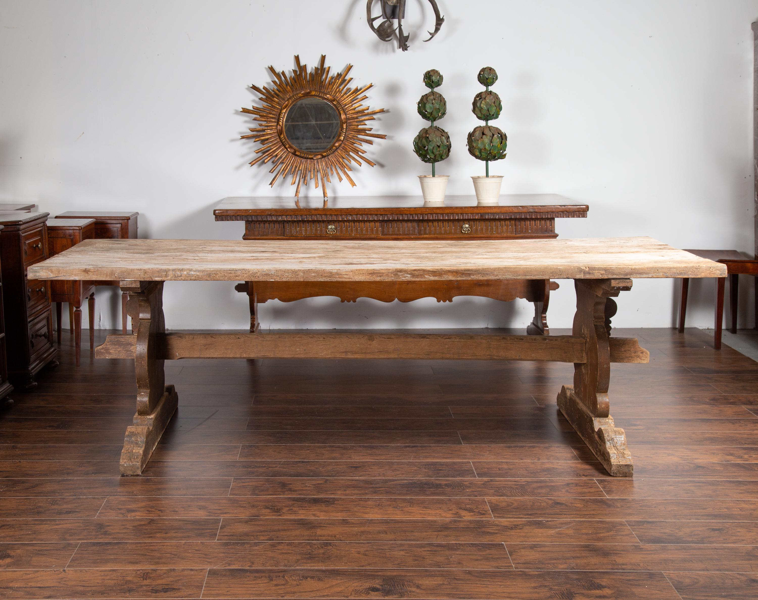 English 1880s Oak Farm Dining Table with Carved Trestle Base and Aged Patina 1