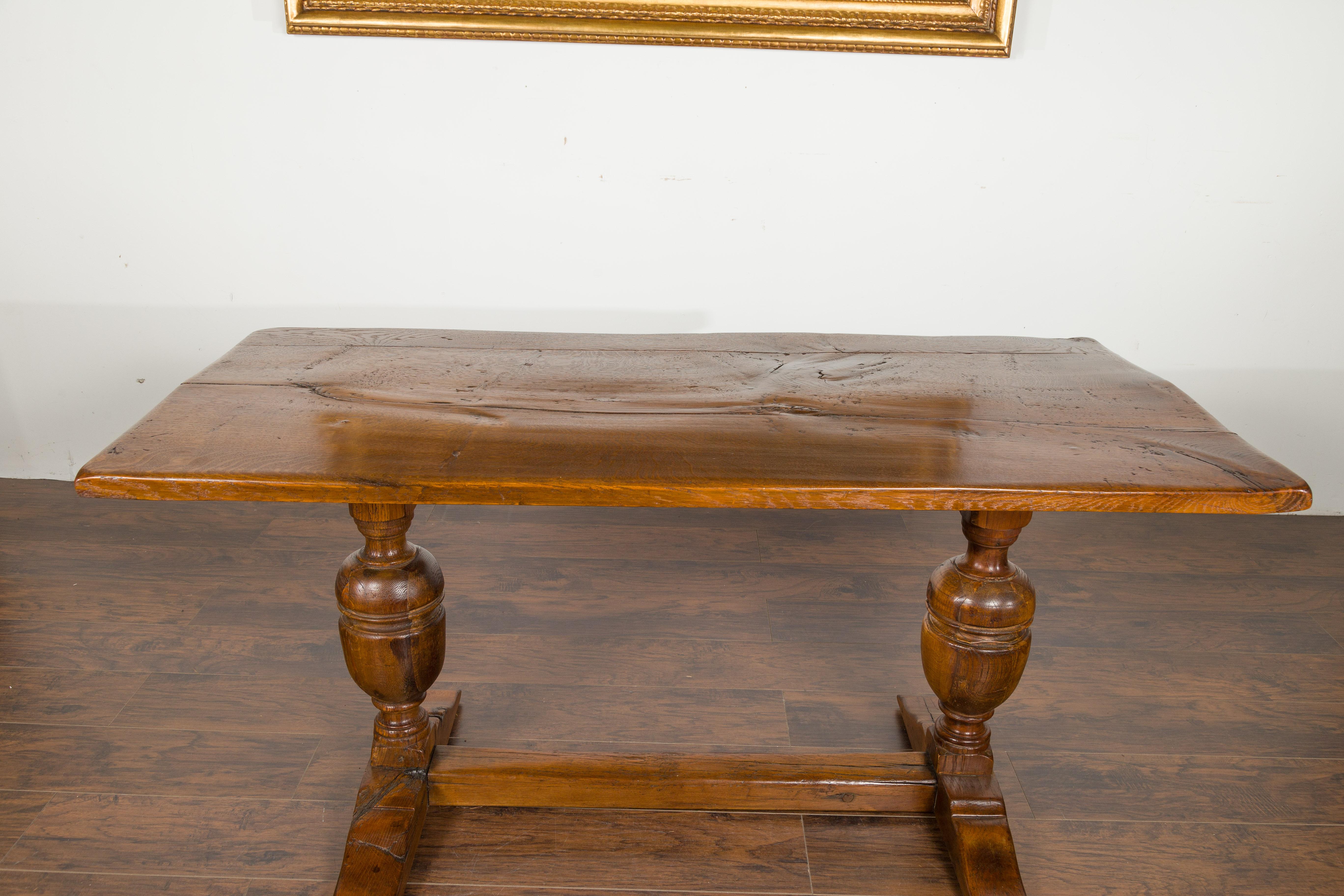 English 1880s Oak Table with Large Turned Legs and Low Cross Stretcher In Good Condition For Sale In Atlanta, GA