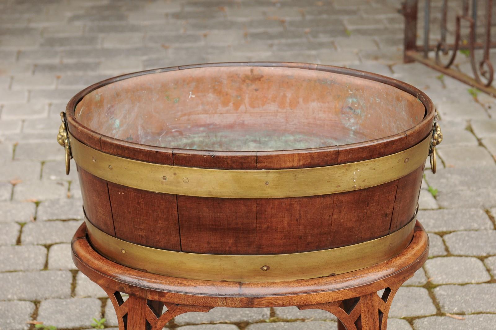 Fioriera ovale inglese del 1880 in Oak con sostegni in ottone montati su un supporto personalizzato in Oak in vendita 3