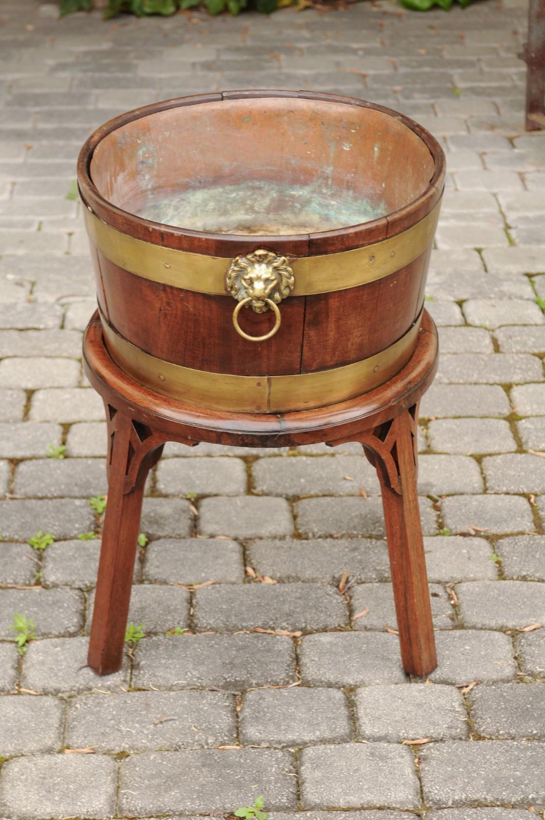 English 1880s Oval Oak Planter with Brass Braces Mounted on Custom Oak Stand For Sale 2