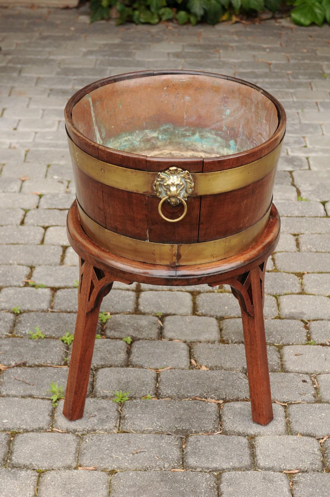 English 1880s Oval Oak Planter with Brass Braces Mounted on Custom Oak Stand For Sale 2