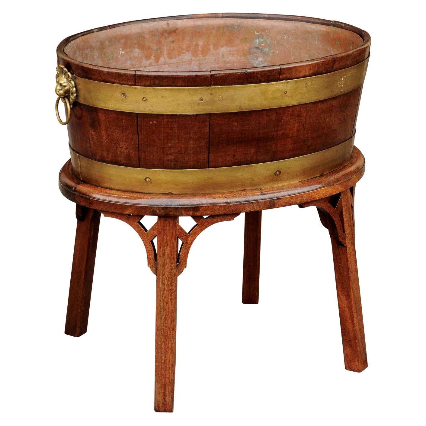 Englisch 1880er Oval Oak Pflanzer mit Messing Klammern auf Custom Oak Stand montiert