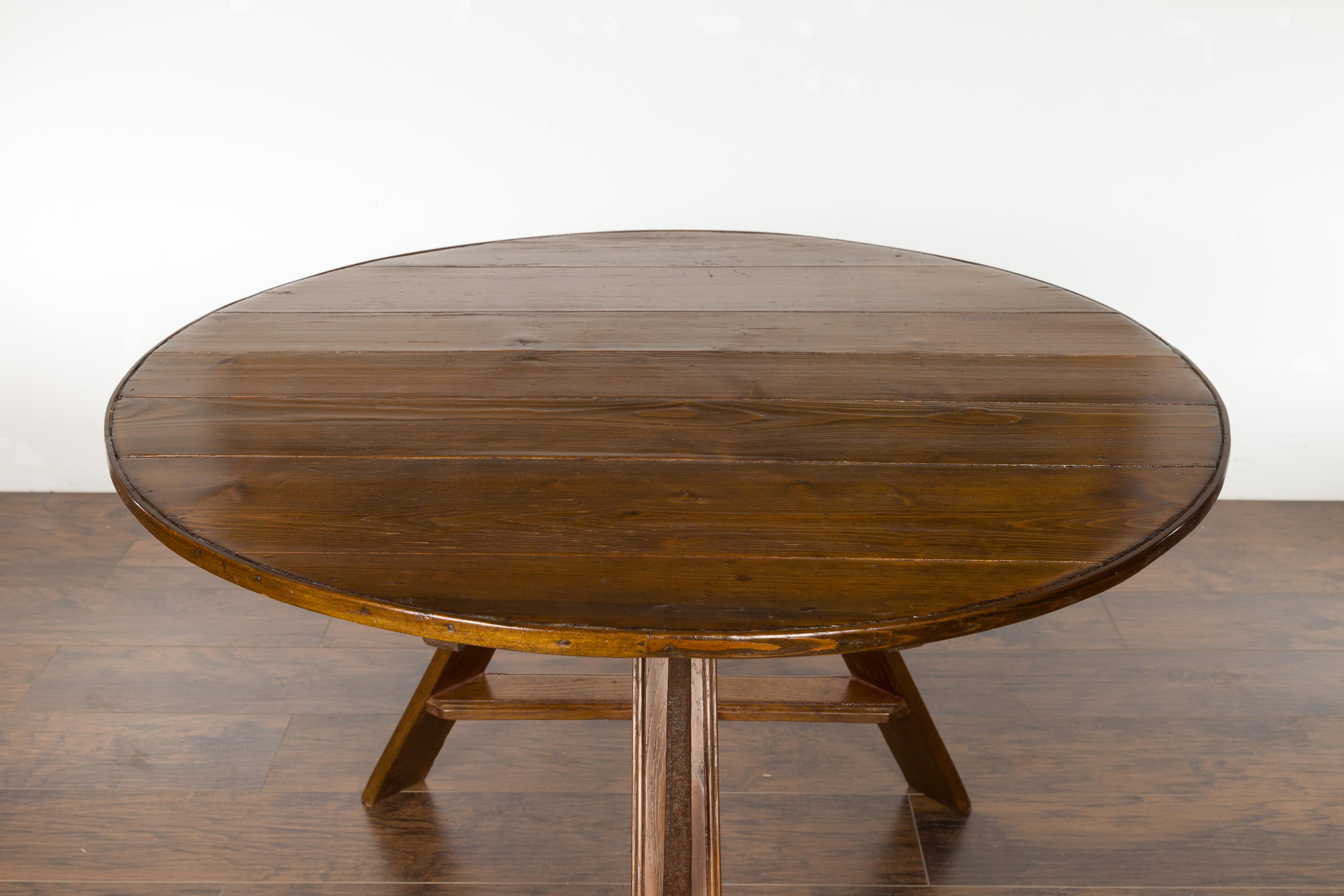 Rustic English 1880s Pine Circular Tilt-Top Wine Tasting Table with Metal Strap
