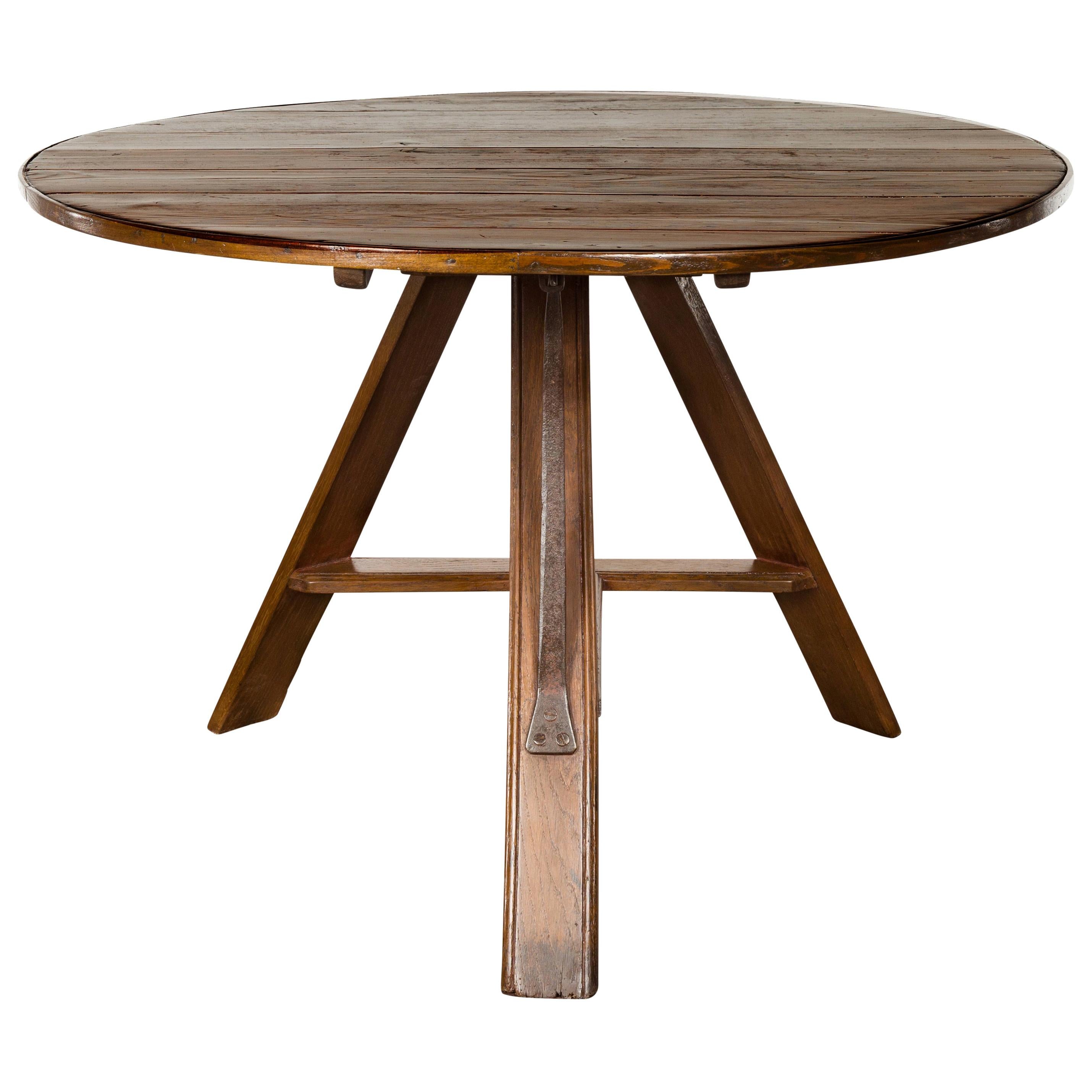 English 1880s Pine Circular Tilt-Top Wine Tasting Table with Metal Strap