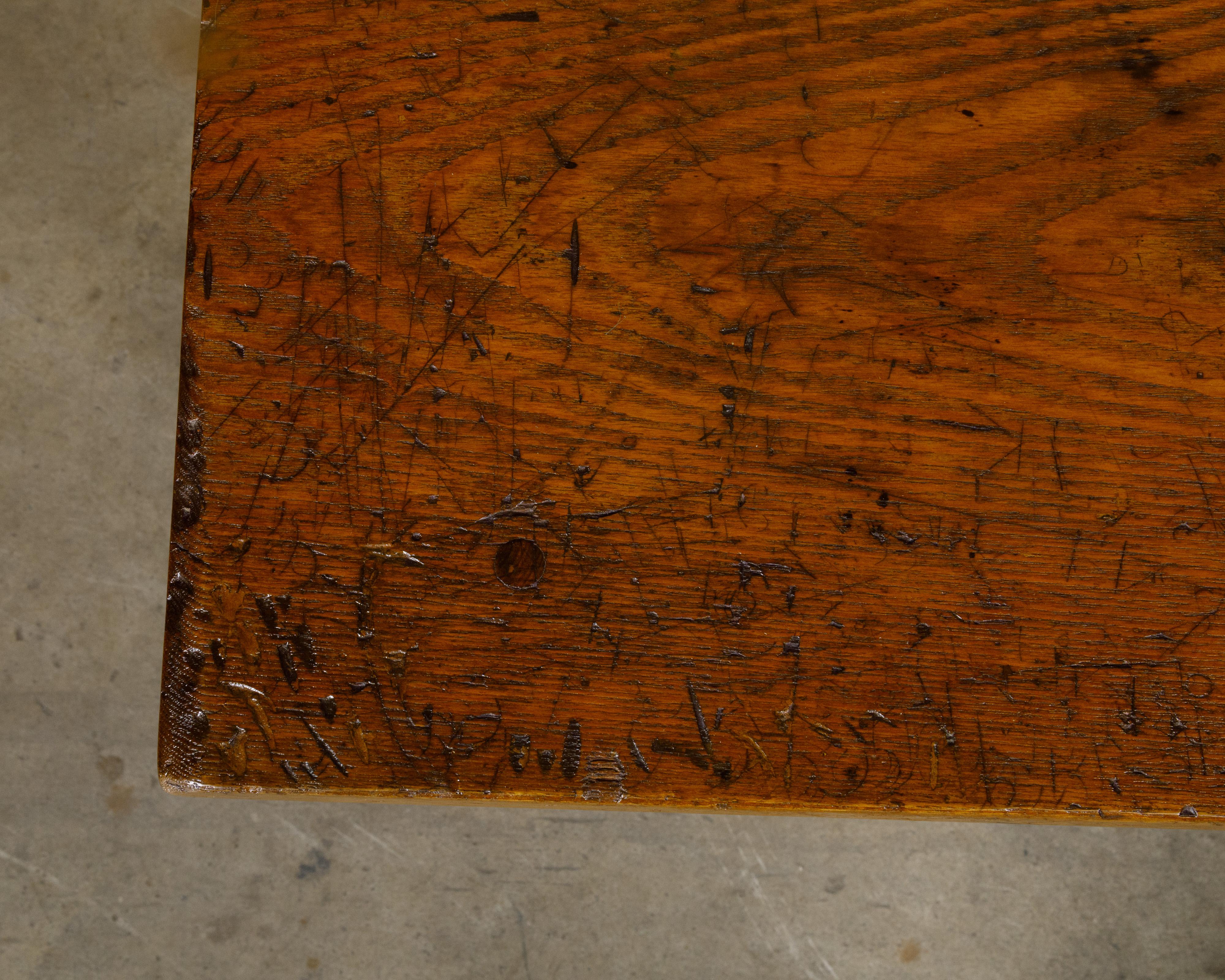 English 1880s Pine Coffee Table with Lotiform Style Legs and Single Drawer For Sale 7