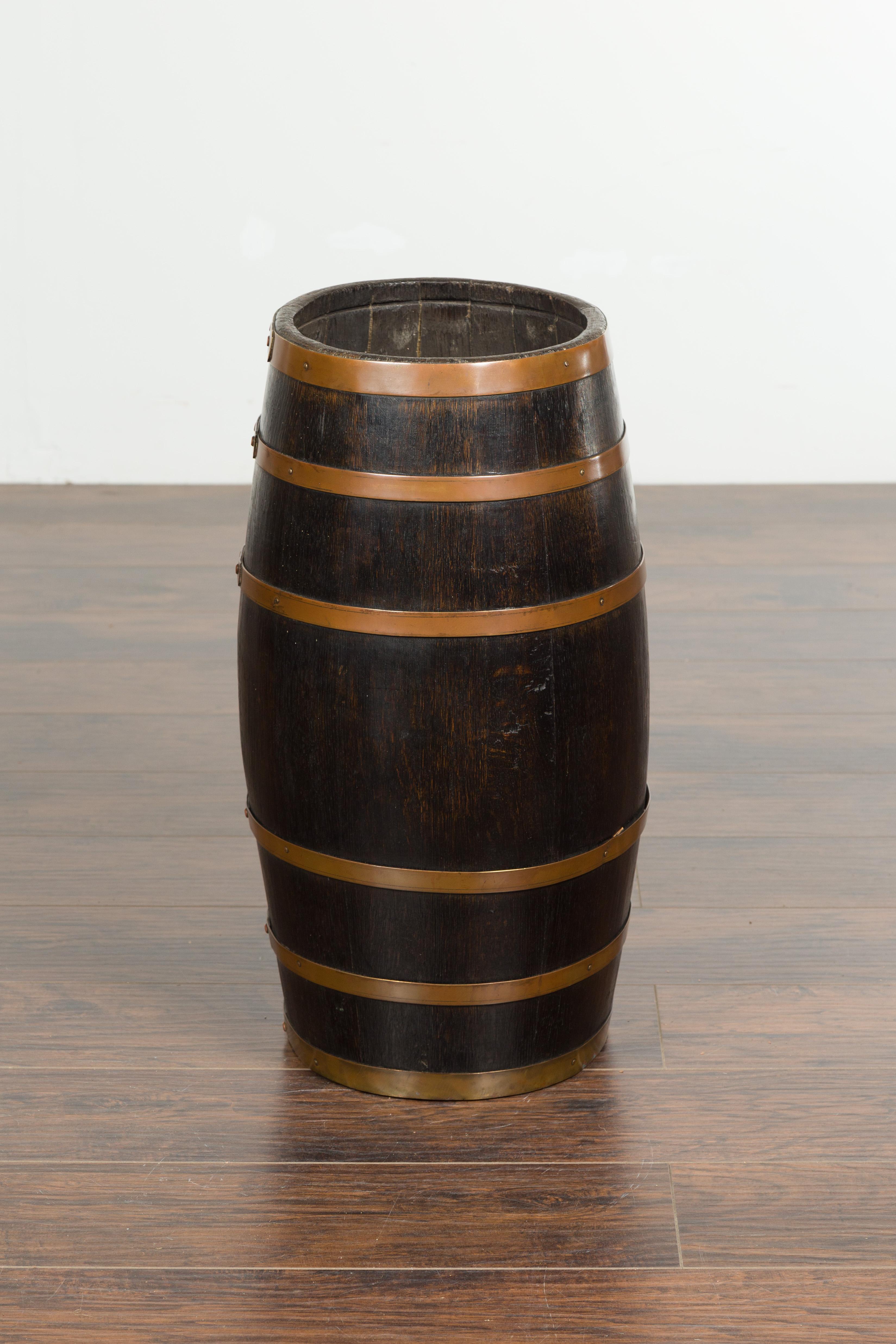 English 1880s Wooden Barrel with Brass Braces and Traces of Polychrome Décor For Sale 6