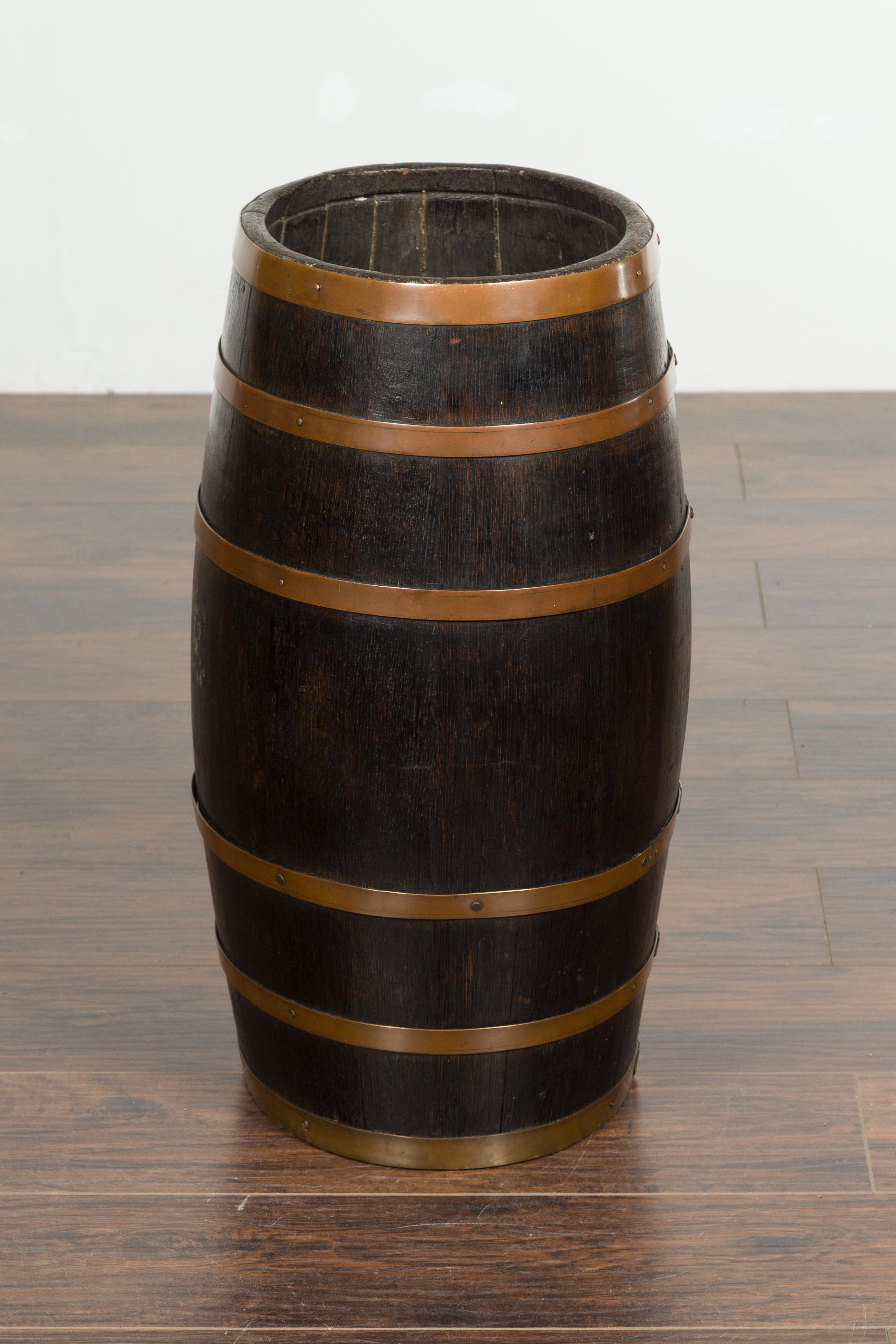 English 1880s Wooden Barrel with Brass Braces and Traces of Polychrome Décor For Sale 8