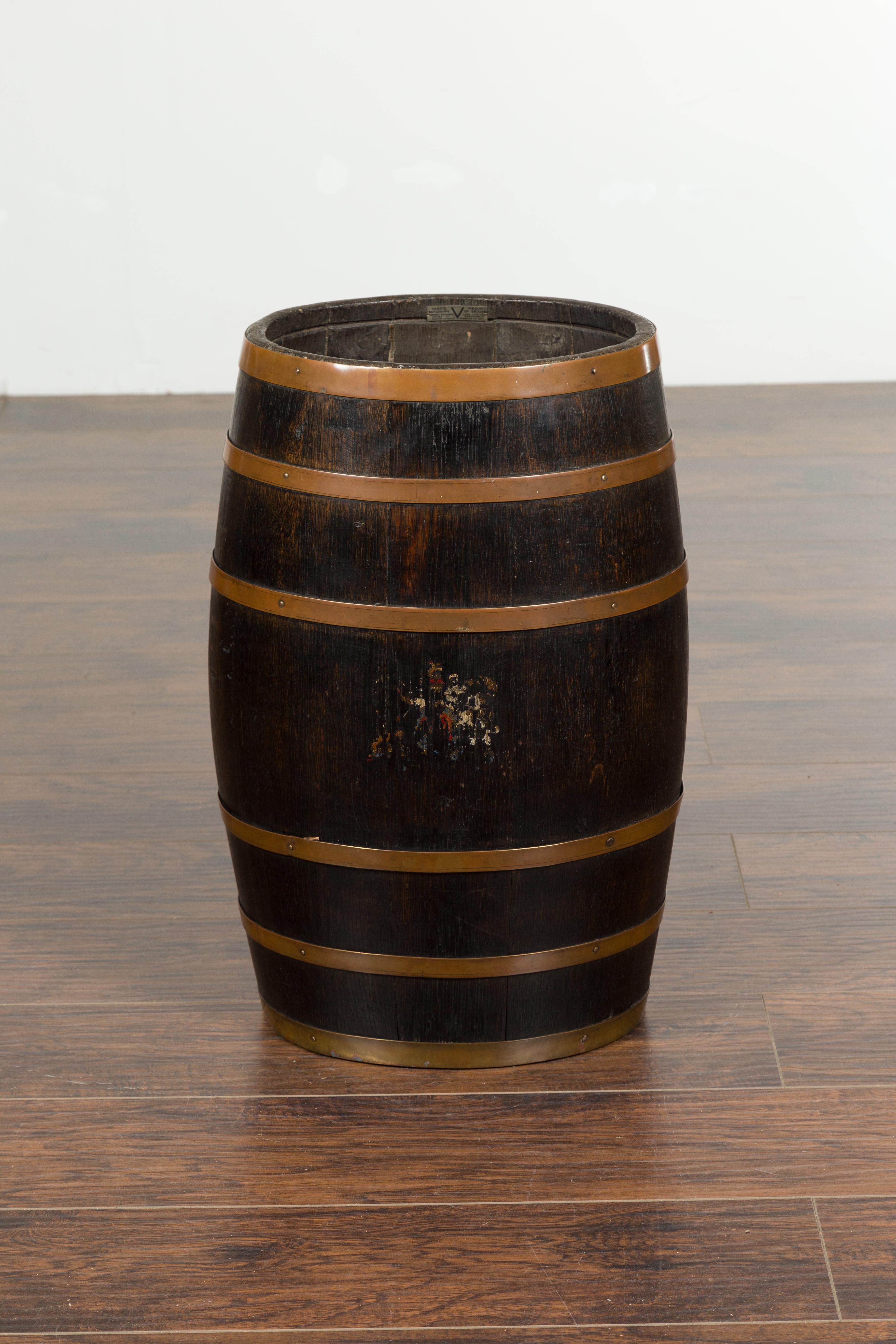 English 1880s Wooden Barrel with Brass Braces and Traces of Polychrome Décor In Good Condition For Sale In Atlanta, GA