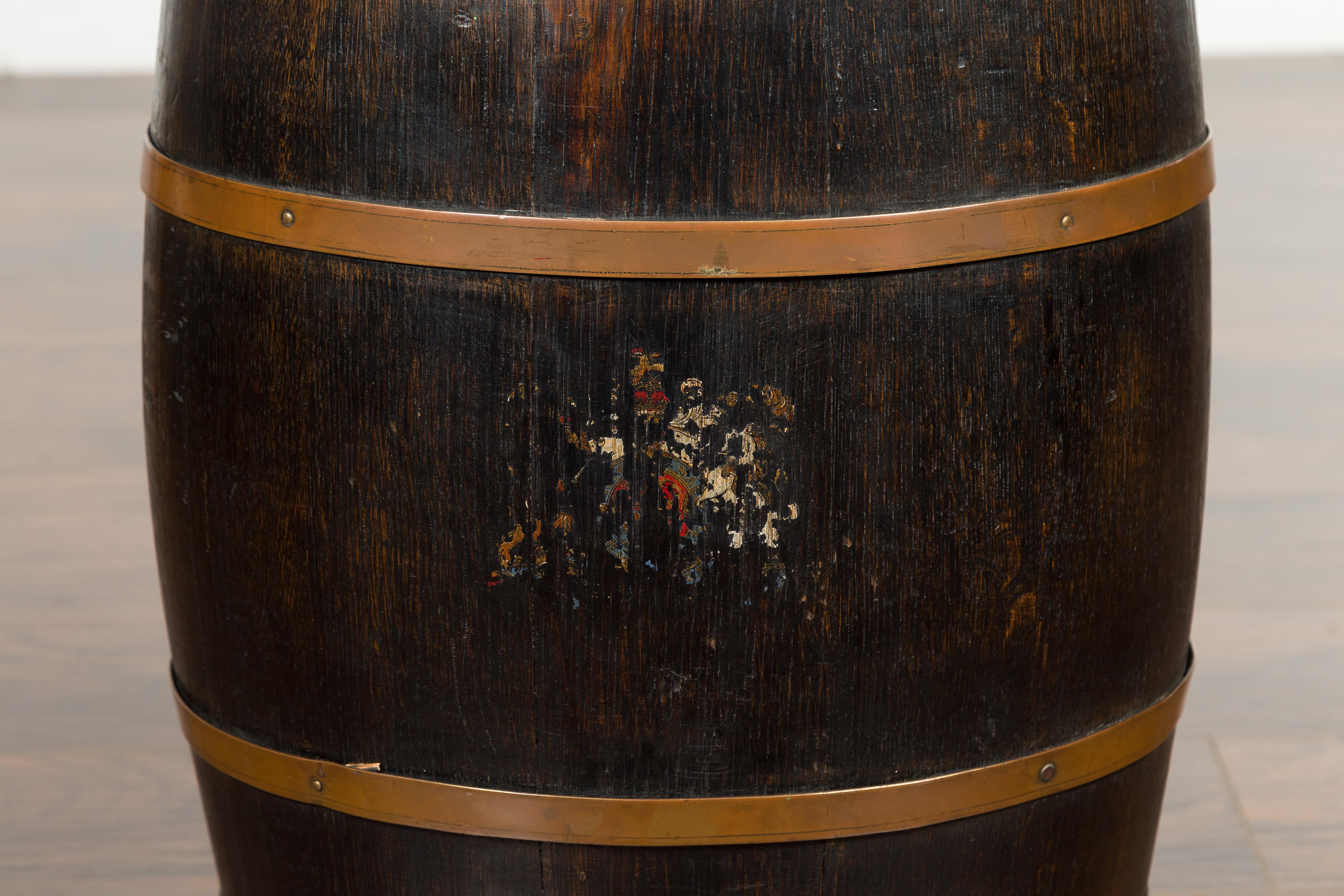 English 1880s Wooden Barrel with Brass Braces and Traces of Polychrome Décor For Sale 2