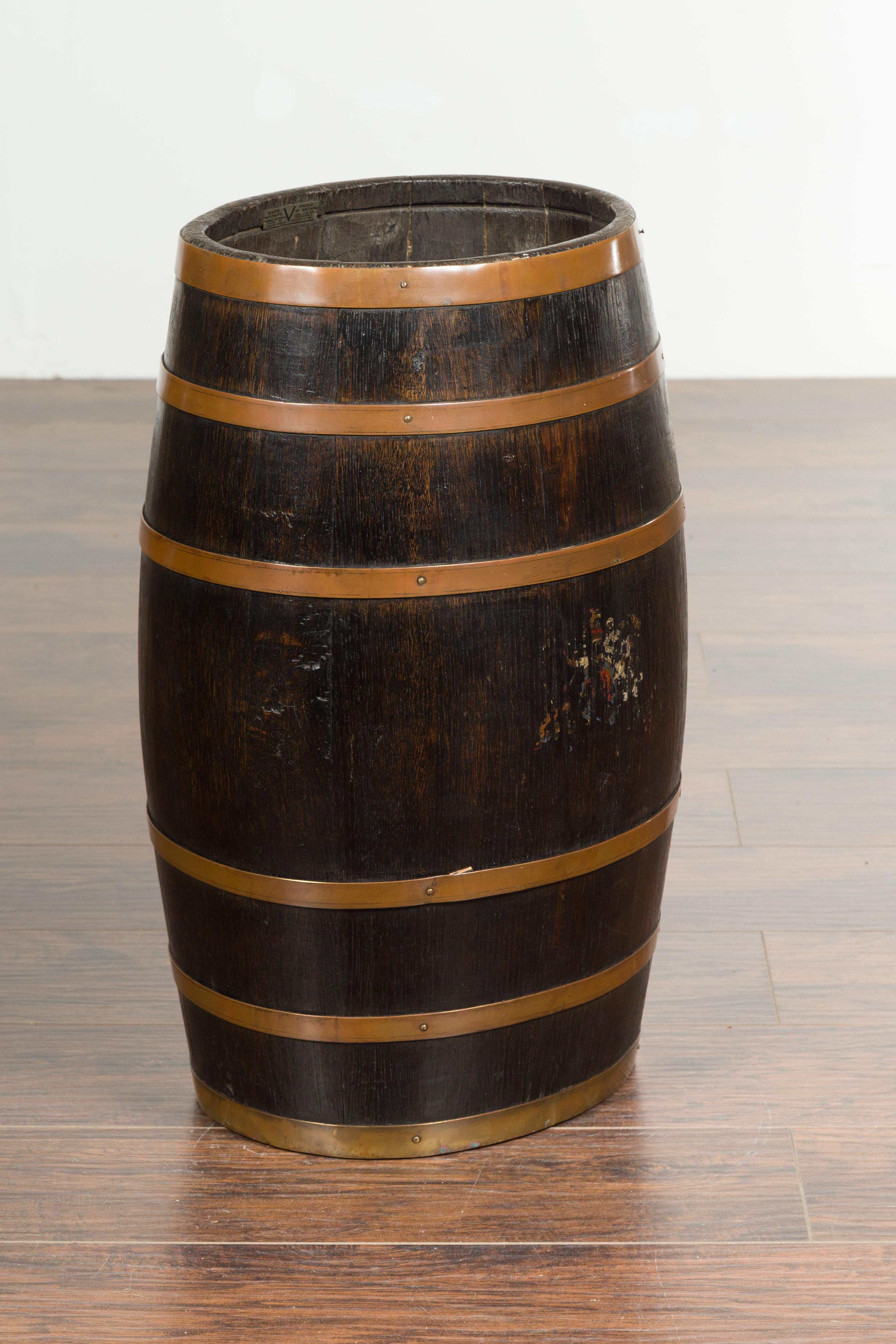 English 1880s Wooden Barrel with Brass Braces and Traces of Polychrome Décor For Sale 5