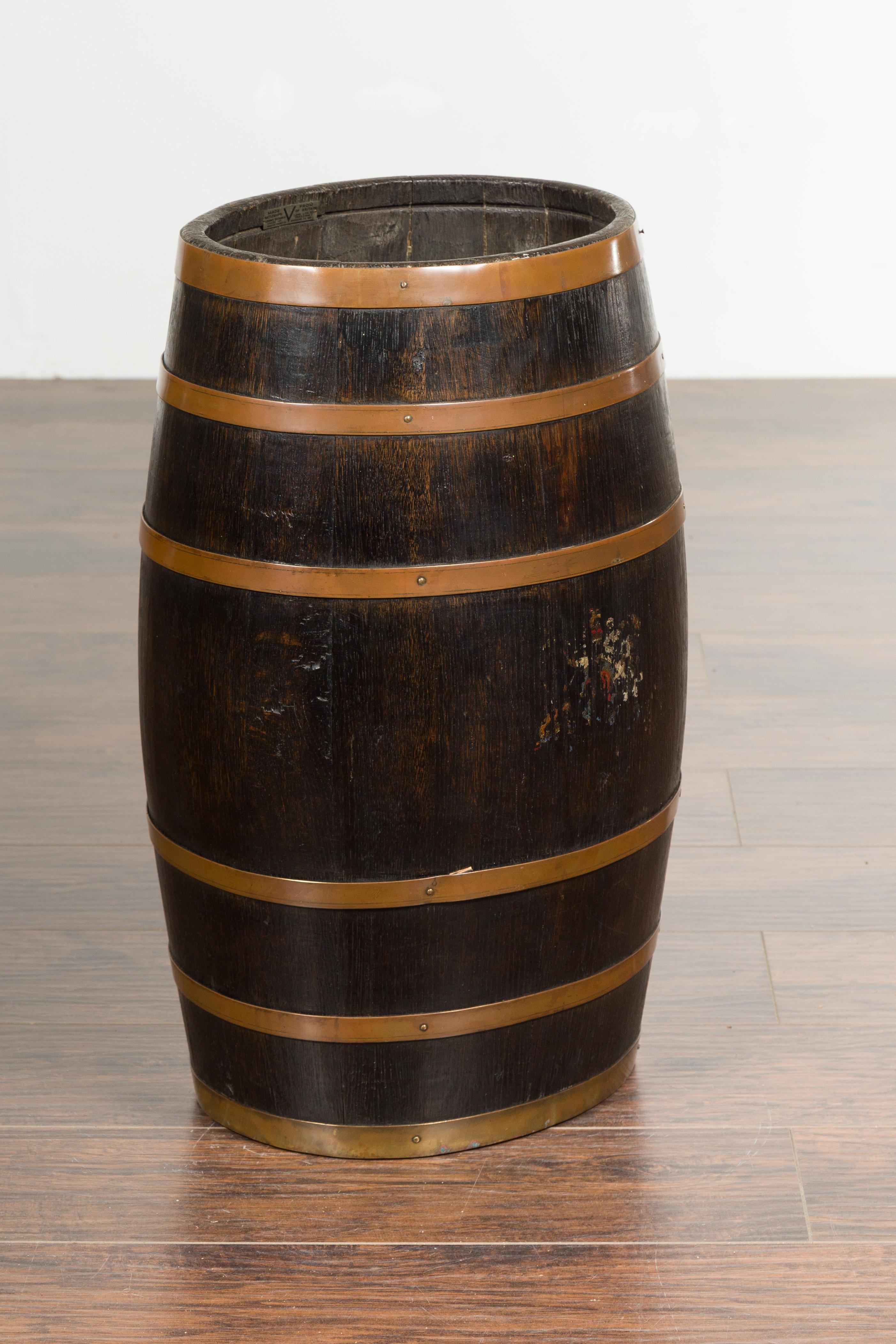 English 1880s Wooden Barrel with Brass Braces and Traces of Polychrome Décor For Sale 5